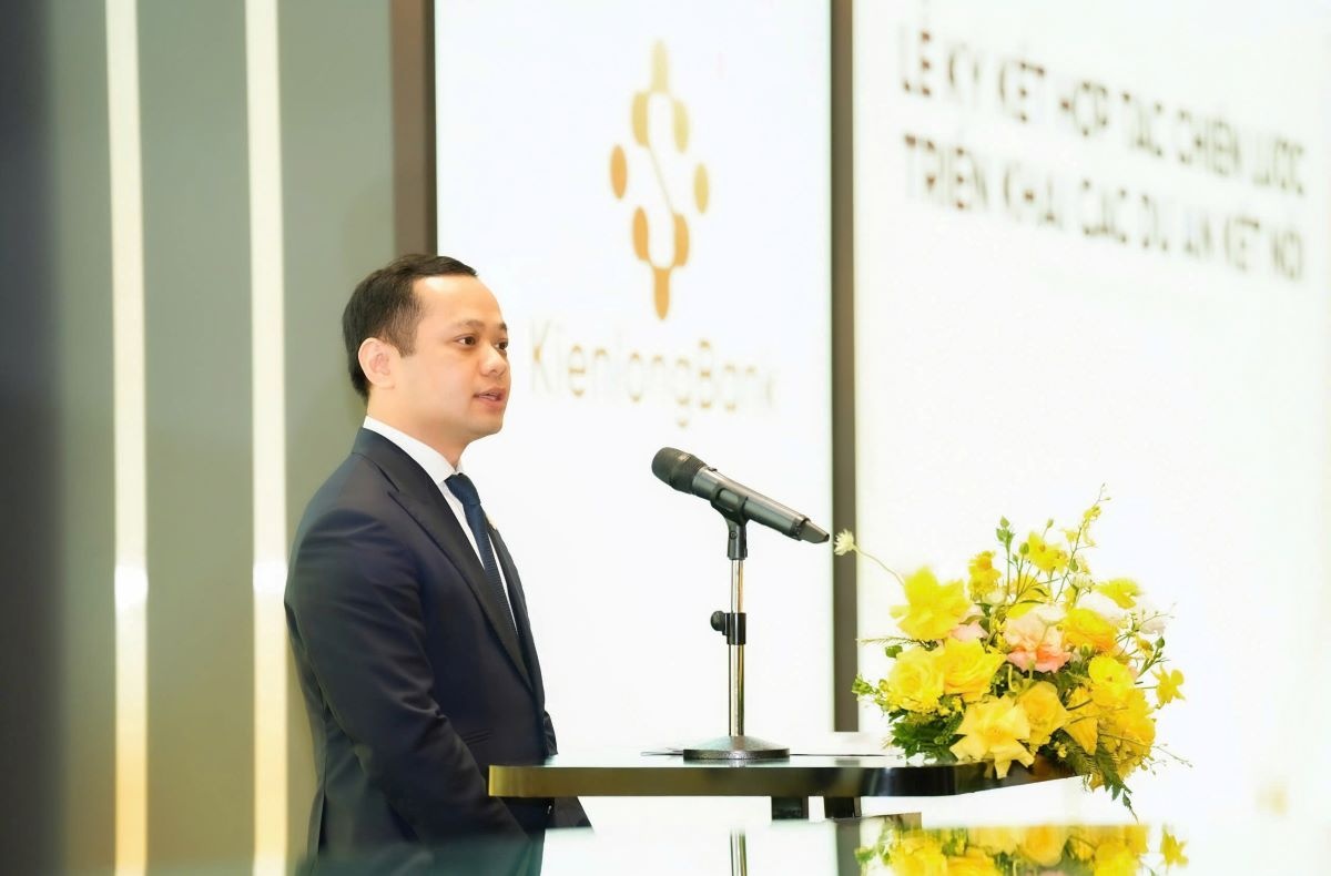 Ông Trần Hồng Minh - Tổng Giám đốc KienlongBank phát biểu tại lễ ký kết Ông Trần Hồng Minh - Tổng Giám đốc KienlongBank phát biểu tại lễ ký kết