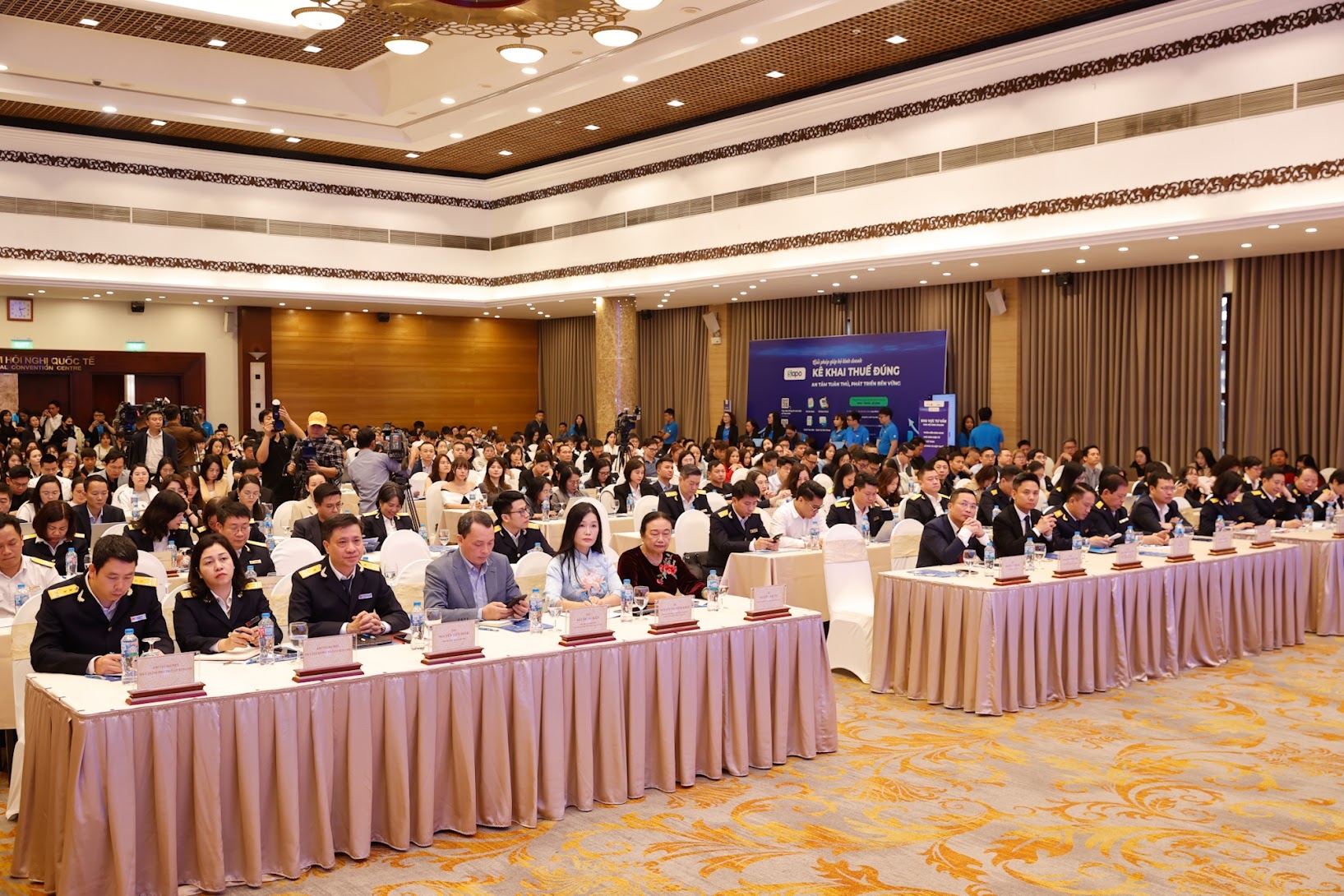 Tập trung hỗ trợ thay vì xử phạt hộ kinh doanh trong kì kê khai thuế đầu tiên Tập trung hỗ trợ thay vì xử phạt hộ kinh doanh trong kì kê khai thuế đầu tiên