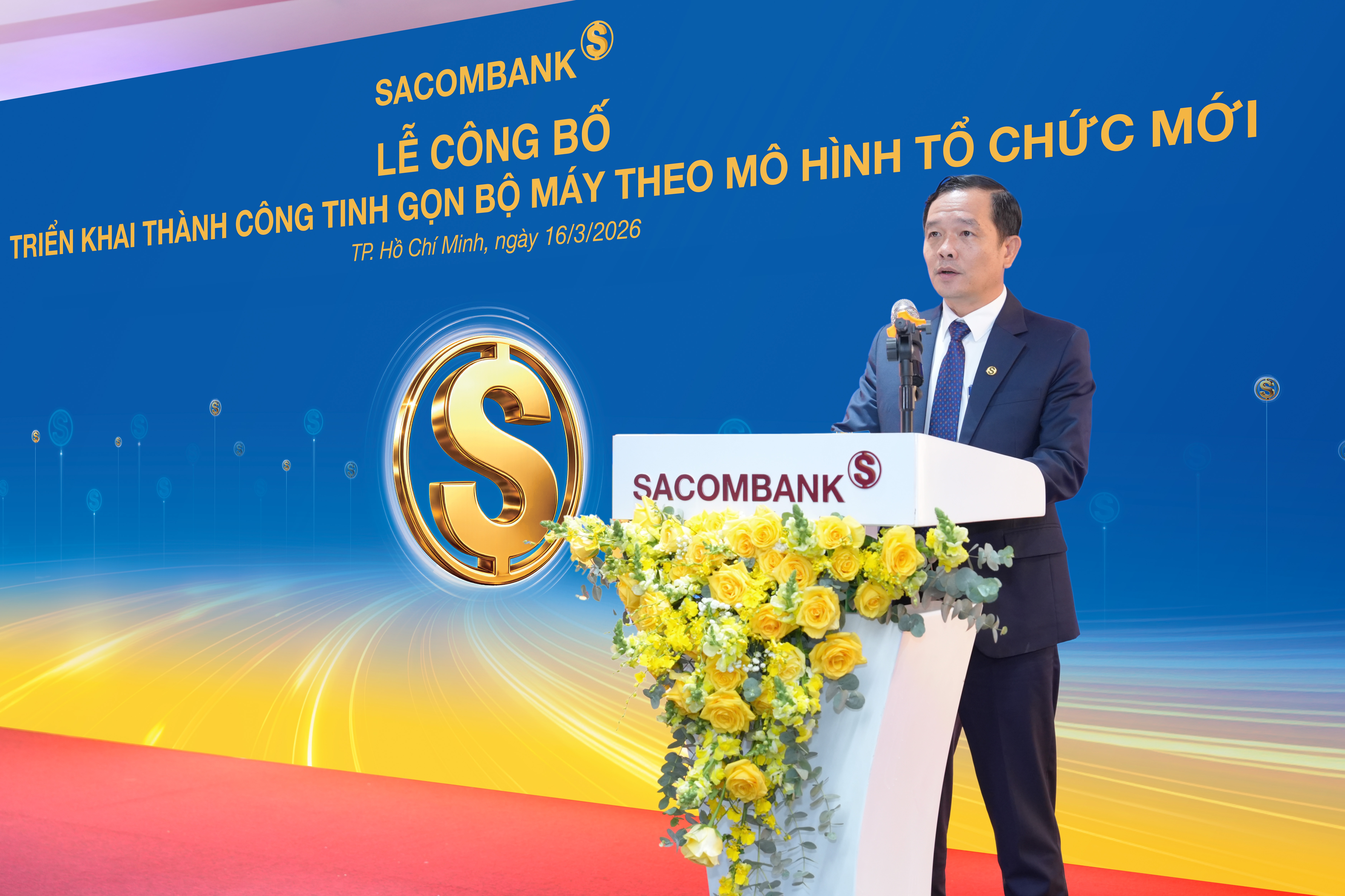 Ông Hà Văn Trung - Phó TGĐ thường trực SACOMBANK phát biểu về các định hướng tiếp theo của Ngân hàng sau thành công triển khai mô hình tổ chức mới Ông Hà Văn Trung - Phó TGĐ thường trực SACOMBANK phát biểu về các định hướng tiếp theo của Ngân hàng sau thành công triển khai mô hình tổ chức mới