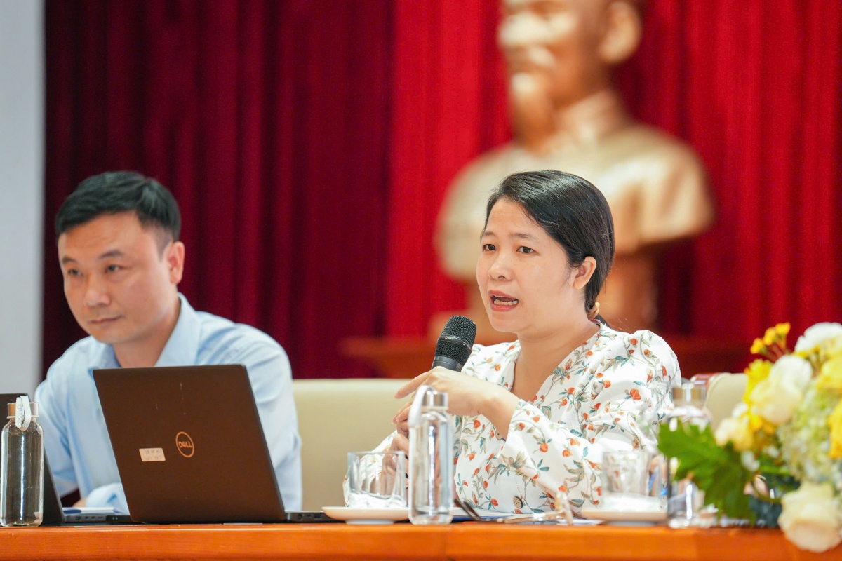 Bà Vũ Thị Hòa – Cán bộ Cục Công nghệ thông tin Ngân hàng Nhà nước giải đáp các thăn Bà Vũ Thị Hòa – Cán bộ Cục Công nghệ thông tin Ngân hàng Nhà nước giải đáp các thăn