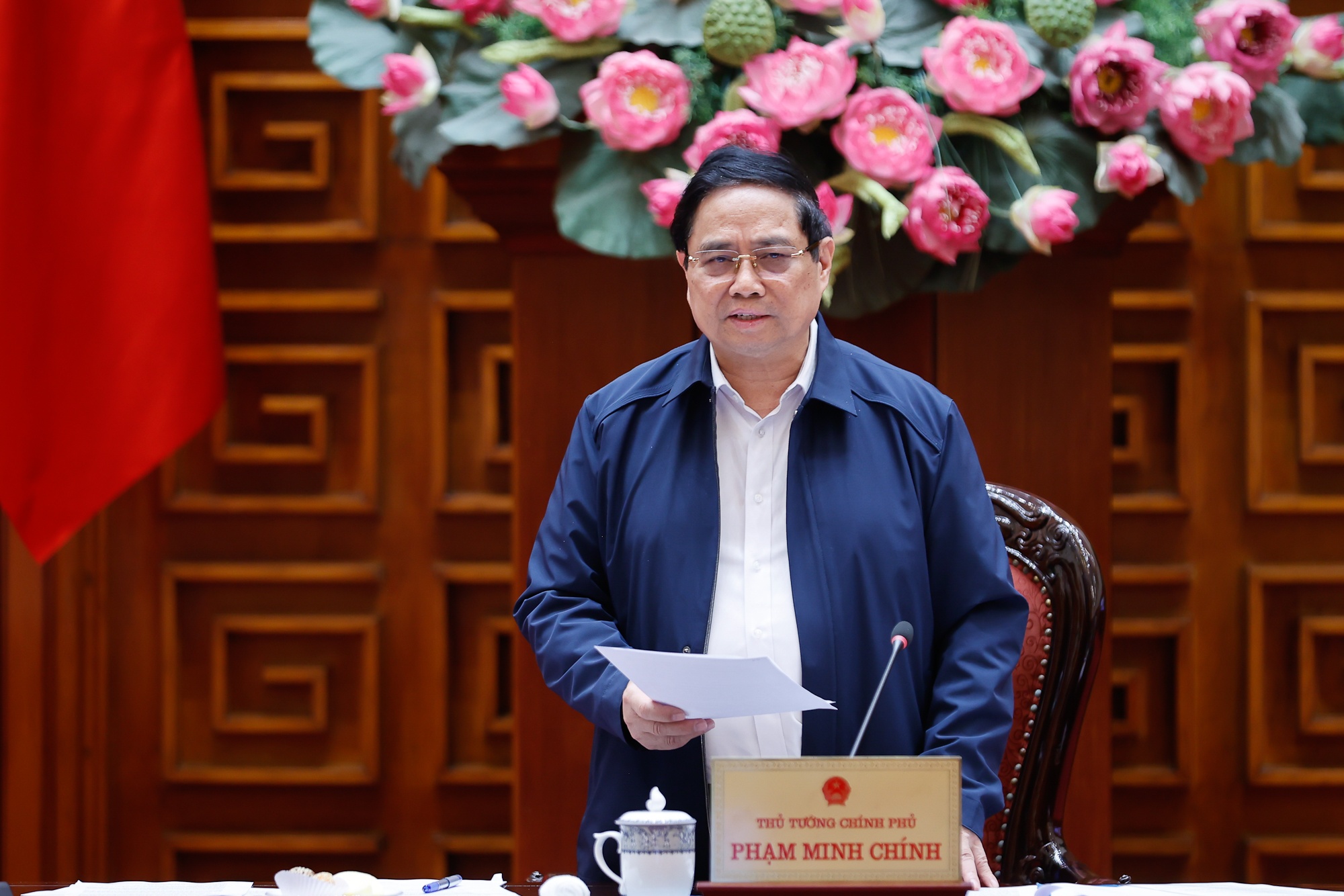 Thủ tướng yêu cầu các bộ ngành, địa phương cần hoàn thiện các tiêu chuẩn quy chuẩn, tiêu chí, quy trình, dựa trên cơ sở tiêu chuẩn, quy chuẩn quốc tế nhưng phù hợp đặc thù Việt Nam để có cơ sở triển khai đồng bộ, thống nhất trên cả nước - Ảnh: VGP/Nhật Bắc Thủ tướng yêu cầu các bộ ngành, địa phương cần hoàn thiện các tiêu chuẩn quy chuẩn, tiêu chí, quy trình, dựa trên cơ sở tiêu chuẩn, quy chuẩn quốc tế nhưng phù hợp đặc thù Việt Nam để có cơ sở triển khai đồng bộ, thống nhất trên cả nước - Ảnh: VGP/Nhật Bắ