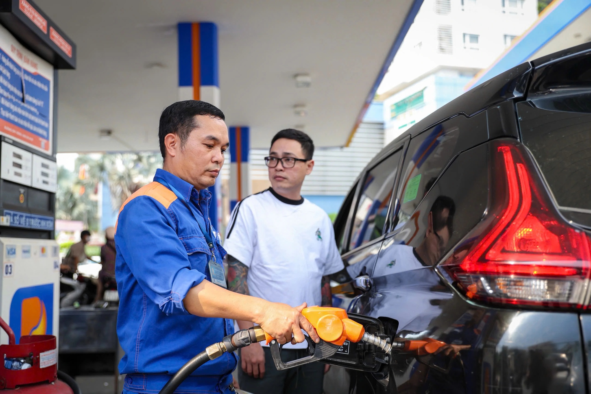 Giá xăng, dầu đồng loạt tăng- Ảnh 1.