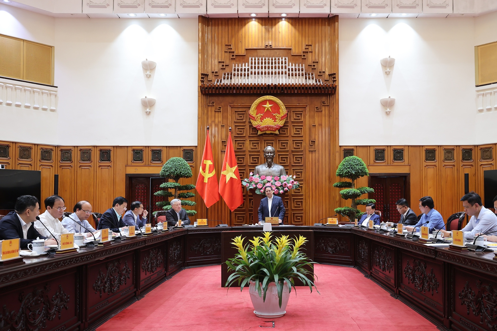 Thủ tướng nêu rõ mục tiêu cao nhất là không để thiếu năng lượng, xăng dầu trong bất cứ trường hợp nào - Ảnh: VGP/Nhật Bắc Thủ tướng nêu rõ mục tiêu cao nhất là không để thiếu năng lượng, xăng dầu trong bất cứ trường hợp nào - Ảnh: VGP/Nhật Bắc