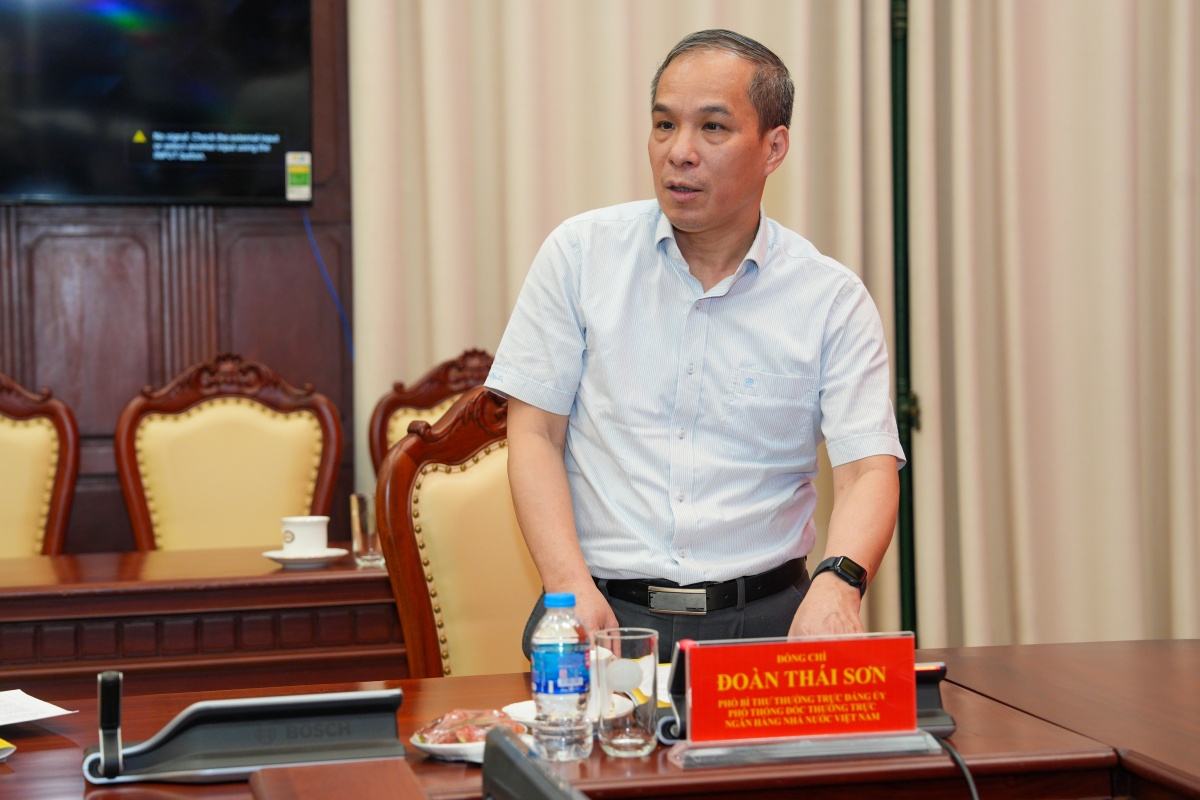 Đảng ủy Ngân hàng Nhà nước triển khai đồng bộ, quyết liệt các nhiệm vụ chính trị được giao Đảng ủy Ngân hàng Nhà nước triển khai đồng bộ, quyết liệt các nhiệm vụ chính trị được giao