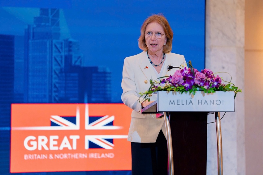 Angela Knight - Chủ tịch Cơ quan Dịch vụ Tài chính Astana, Thành viên Hội đồng quản lý Trung tâm tài chính quốc tế Astana phát biểu tại Hội nghị