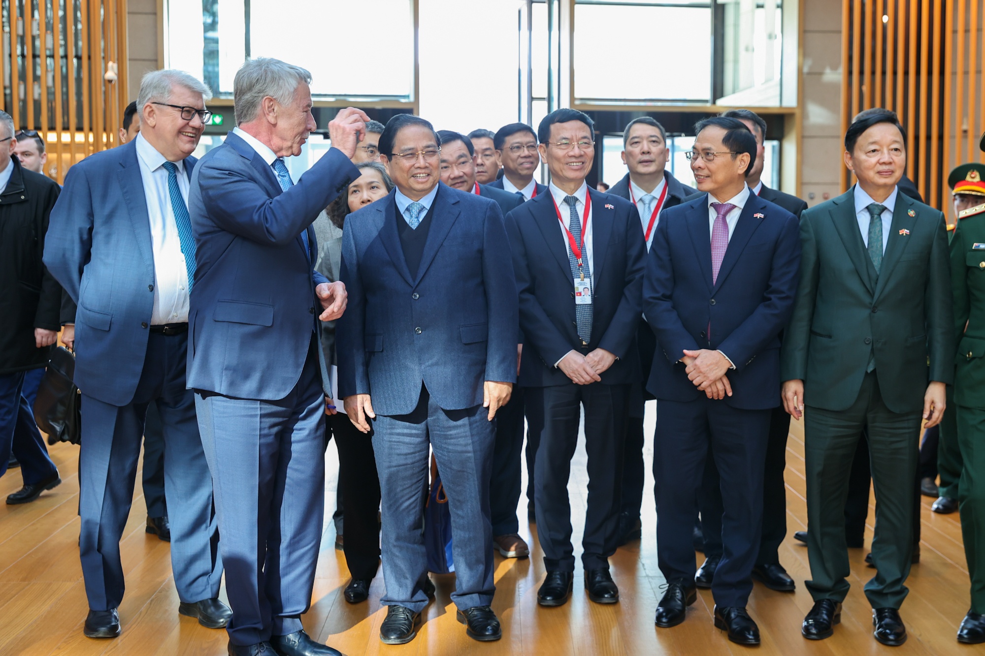 Thủ tướng Phạm Minh Chính nghe giới thiệu về lịch sử hình thành của Novatek và định hướng phát triển của tập đoàn tại Việt Nam - Ảnh: VGP/Nhật Bắc Thủ tướng Phạm Minh Chính nghe giới thiệu về lịch sử hình thành của Novatek và định hướng phát triển của tập đoàn tại Việt Nam - Ảnh: VGP/Nhật Bắc