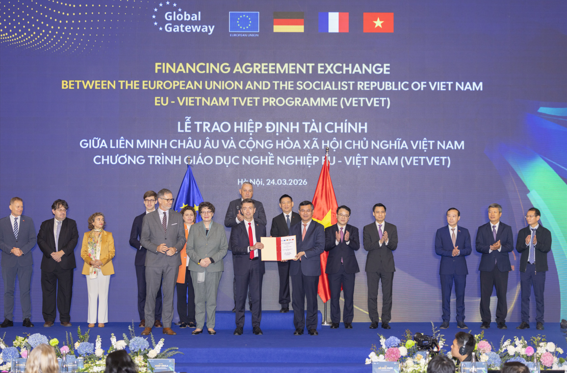 Hơn 560 triệu euro đầu tư vào giao thông vận tải bền vững và năng lượng sạch