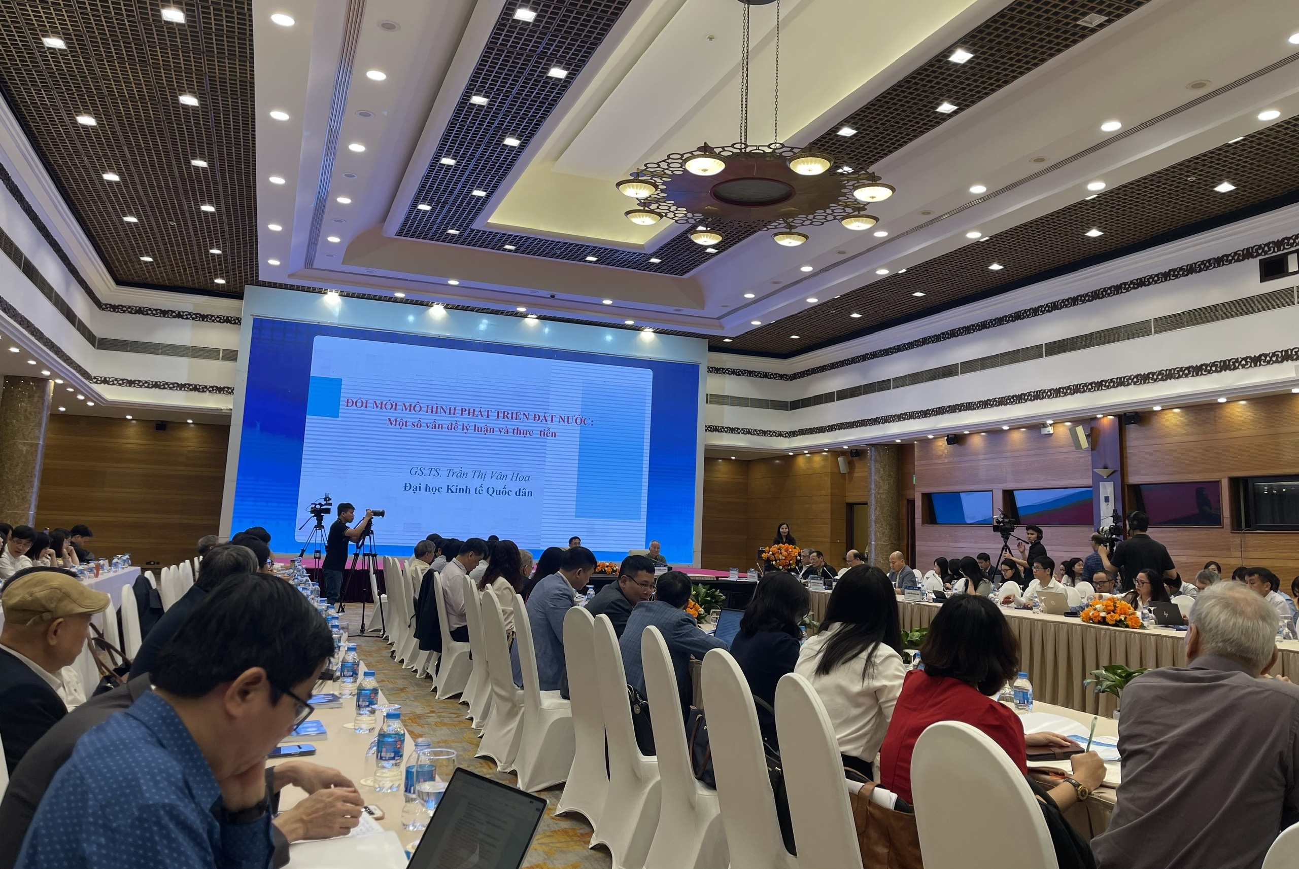 Quang cảnh diễn đàn Quang cảnh diễn đàn