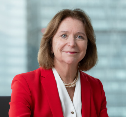 Angela Knight CBE - Chủ tịch Hội đồng Quản trị Cơ quan Dịch vụ Tài chính Astana (AFSA) và thành viên Hội đồng Quản lý Trung tâm Tài chính Quốc tế Astana (AIFC).