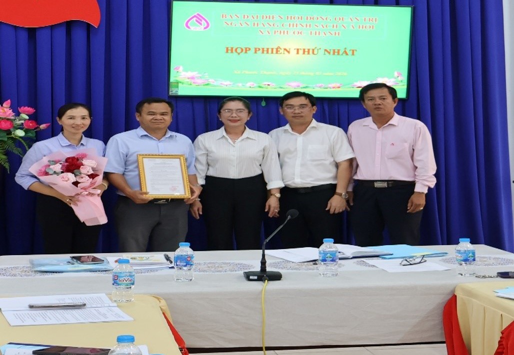 Công bố Quyết định thành lập Ban đại diện HĐQT NHCSXH xã Phước Thạnh Công bố Quyết định thành lập Ban đại diện HĐQT NHCSXH xã Phước Thạnh