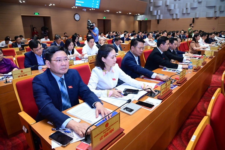 Các đại biểu HĐND Thành phố biểu quyết thông qua Nghị quyết về Quy hoạch tổng thể Thủ đô Hà Nội tầm nhìn 100 năm Các đại biểu HĐND Thành phố biểu quyết thông qua Nghị quyết về Quy hoạch tổng thể Thủ đô Hà Nội tầm nhìn 100 năm