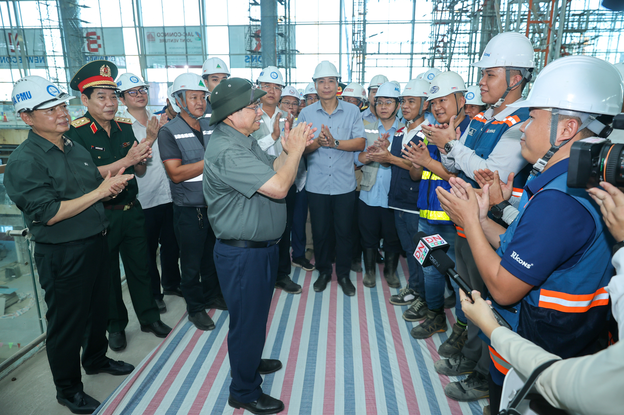 Thủ tướng Phạm Minh Chính: Khai thác thương mại sân bay Long Thành vào cuối năm 2026- Ảnh 4. Thủ tướng Phạm Minh Chính: Khai thác thương mại sân bay Long Thành vào cuối năm 2026- Ảnh 4.