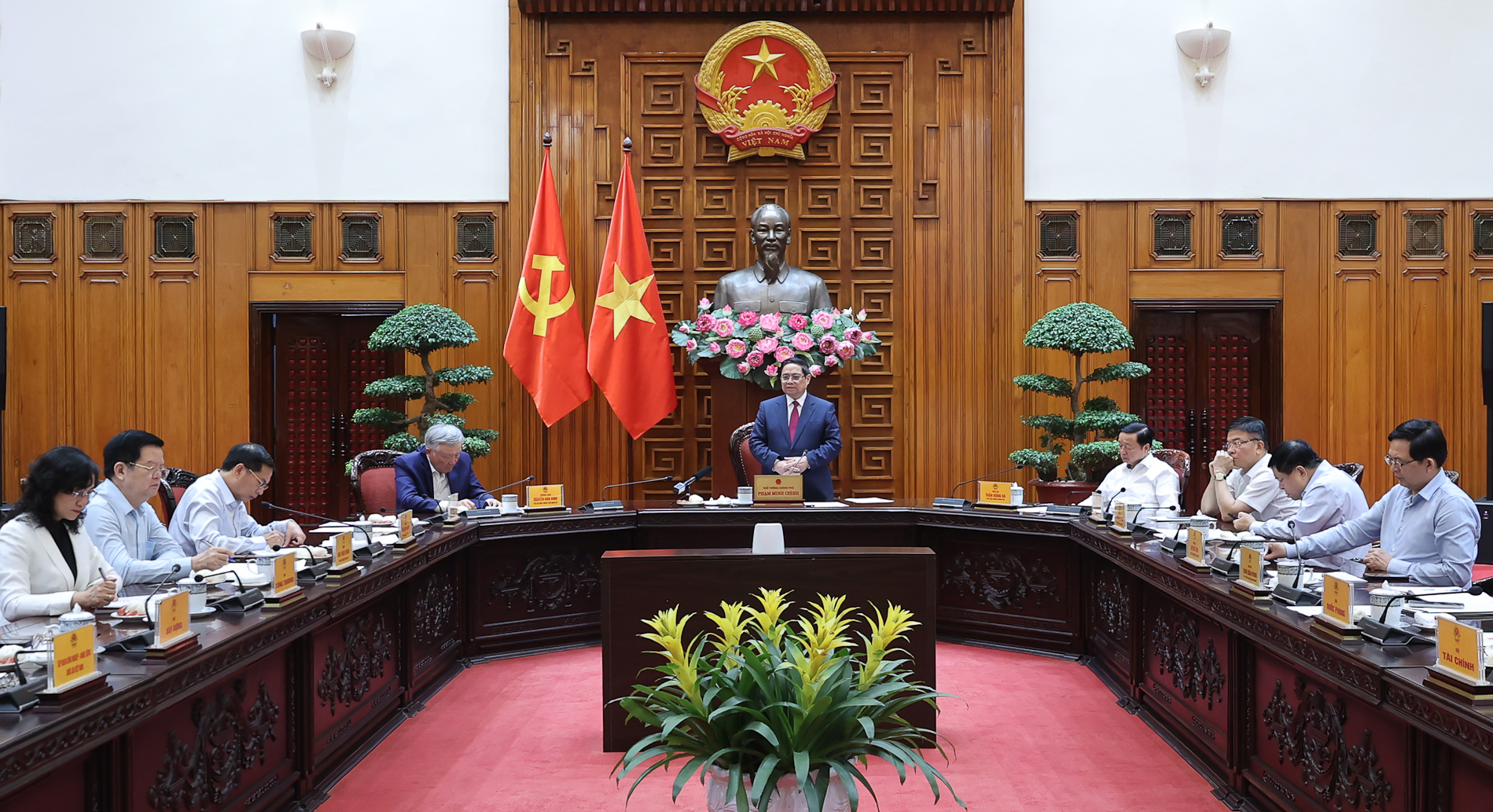 Thủ tướng chủ trì cuộc họp - Ảnh: VGP/Nhật Bắc Thủ tướng chủ trì cuộc họp - Ảnh: VGP/Nhật Bắc