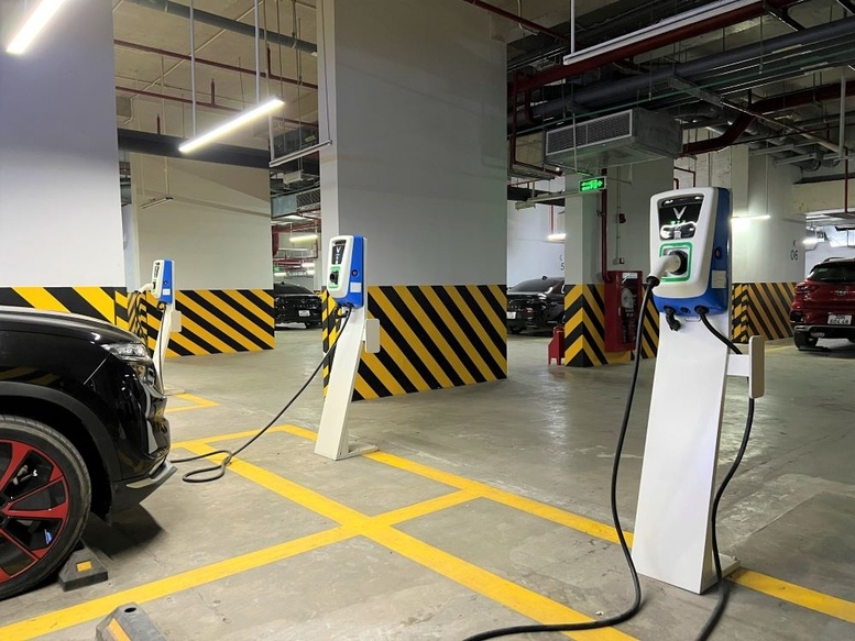 Thúc đẩy phát triển hạ tầng trạm sạc xe điện tại các khu chung cư Thúc đẩy phát triển hạ tầng trạm sạc xe điện tại các khu chung cư