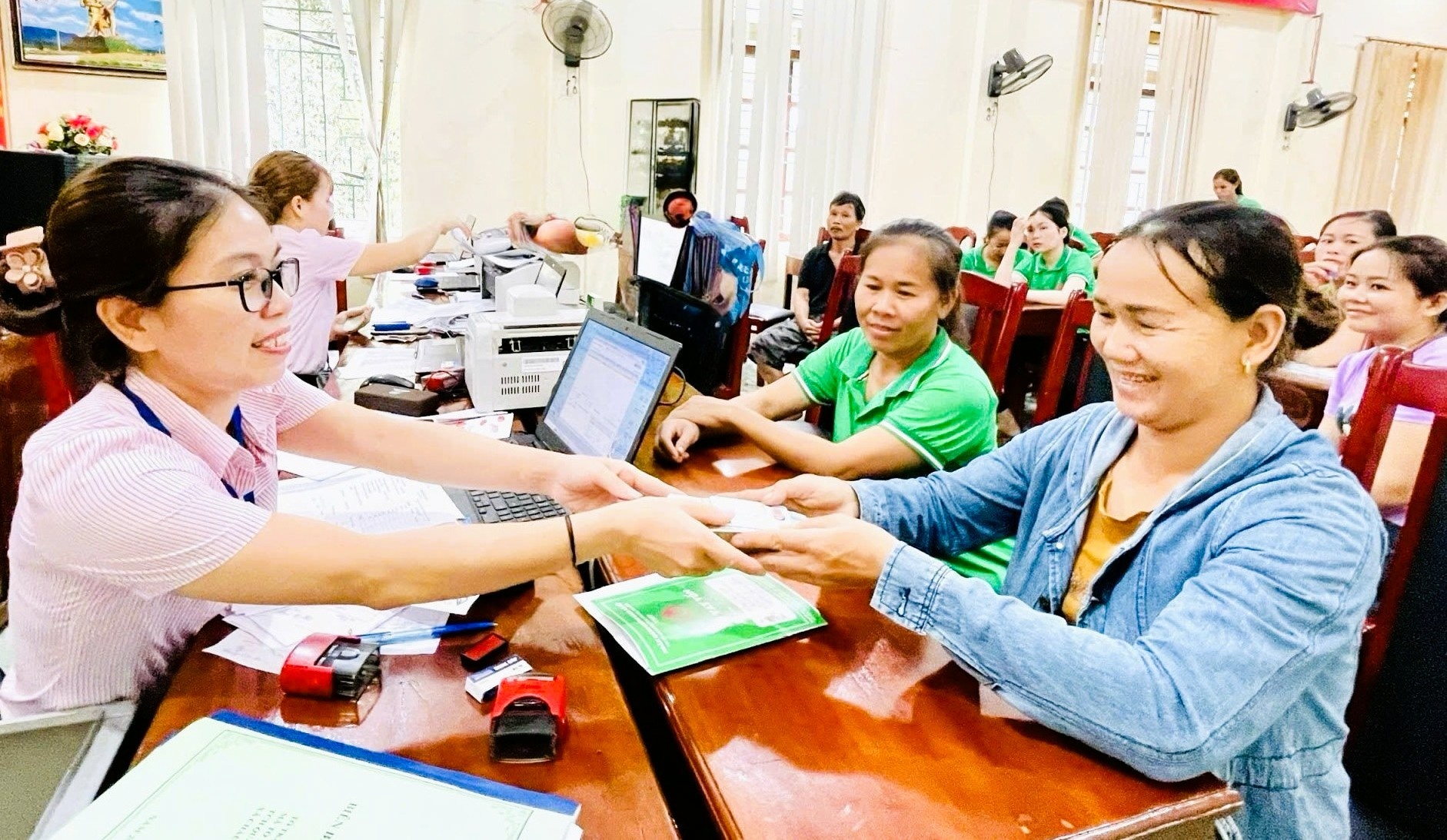 Dòng vốn chính sách “chảy” mạnh về vùng khó khăn, tạo sinh kế bền vững Dòng vốn chính sách “chảy” mạnh về vùng khó khăn, tạo sinh kế bền vững