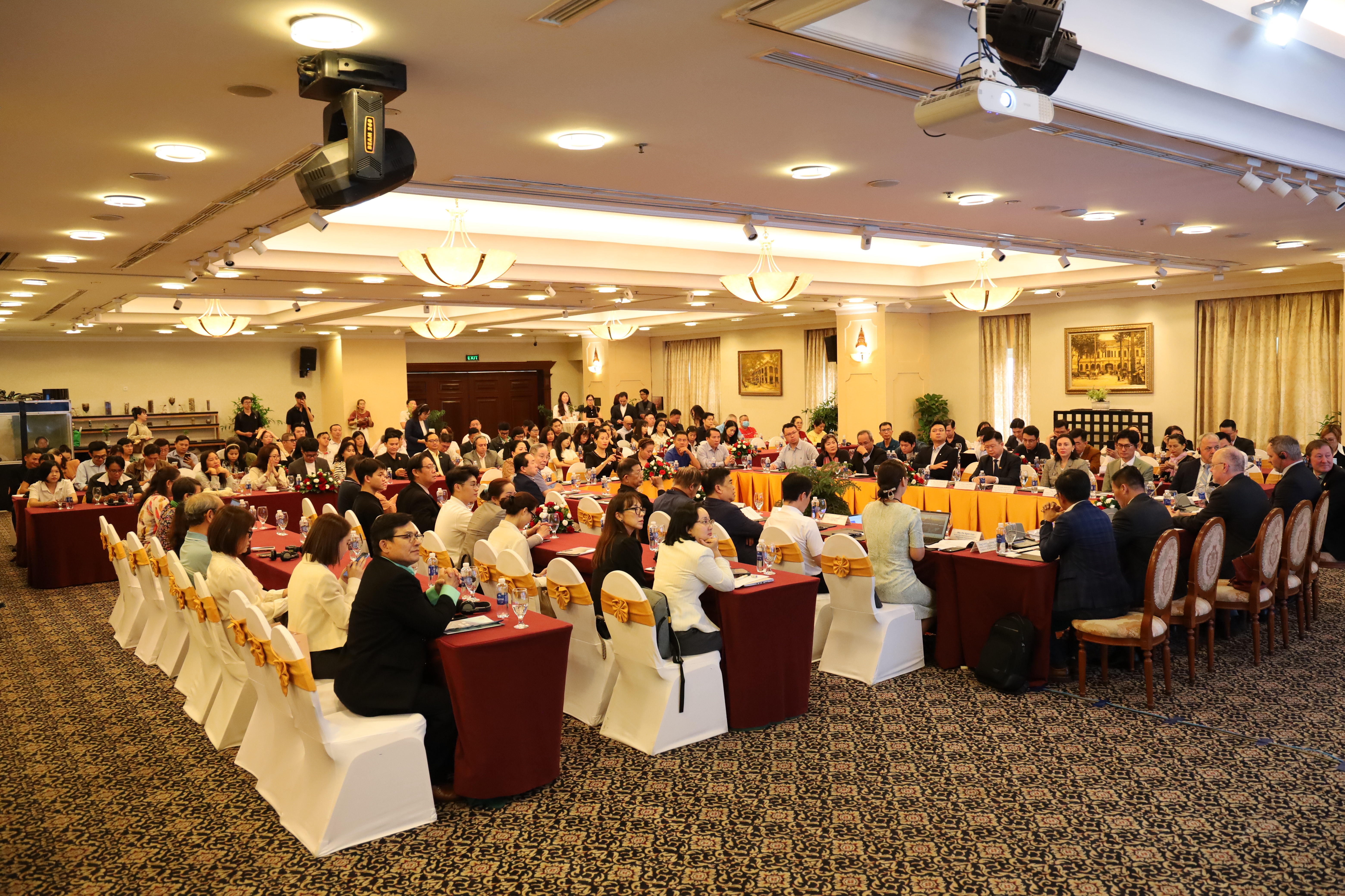 Việt Nam là một nền kinh tế năng động và đầy tiềm năng, trong đó TP.HCM thuộc nhóm có tốc độ tăng trưởng cao nhất khu vực ASEAN Việt Nam là một nền kinh tế năng động và đầy tiềm năng, trong đó TP.HCM thuộc nhóm có tốc độ tăng trưởng cao nhất khu vực ASEAN