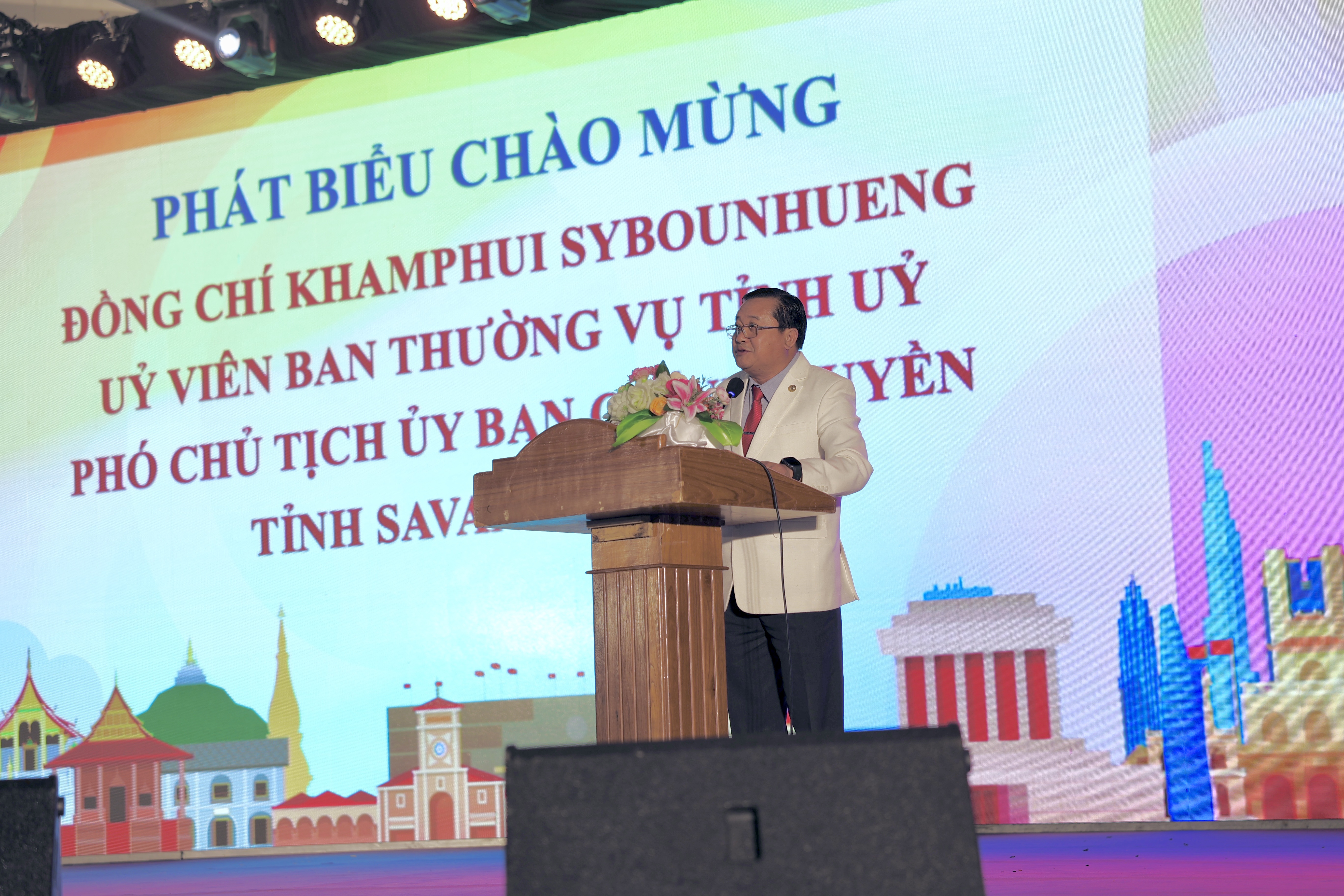 Nhiều hoạt động văn hoá kỷ niệm tình hữu nghị Việt Nam - Lào