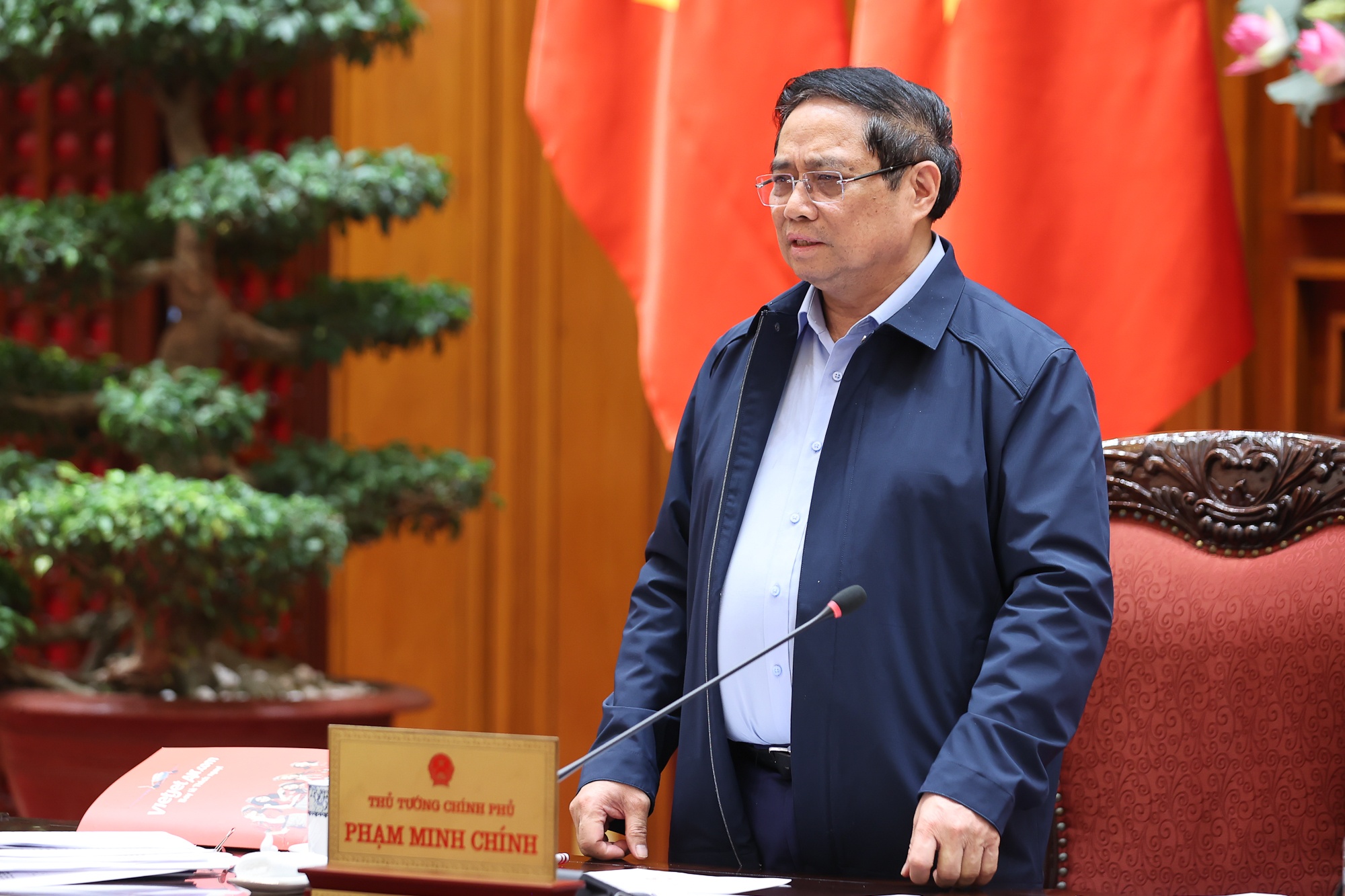 Thủ tướng chỉ đạo Bộ Công Thương chủ trì, tiếp thu các ý kiến tại cuộc họp để hoàn thiện hồ sơ, tài liệu; các bộ, cơ quan liên quan tham gia về các nội dung trong phạm vi quản lý - Ảnh: VGP/Nhật Bắc