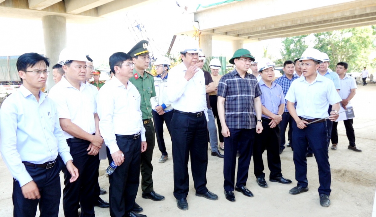 Quảng Ngãi quyết liệt đẩy nhanh tiến độ các dự án giao thông trọng điểm Quảng Ngãi quyết liệt đẩy nhanh tiến độ các dự án giao thông trọng điểm