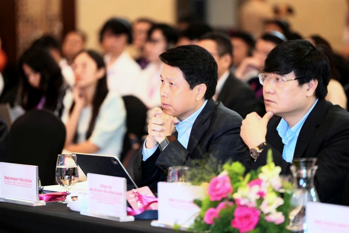 Phó Thống đốc Phạm Tiến Dũng tham dự Hội thảo Phó Thống đốc Phạm Tiến Dũng tham dự Hội thảo