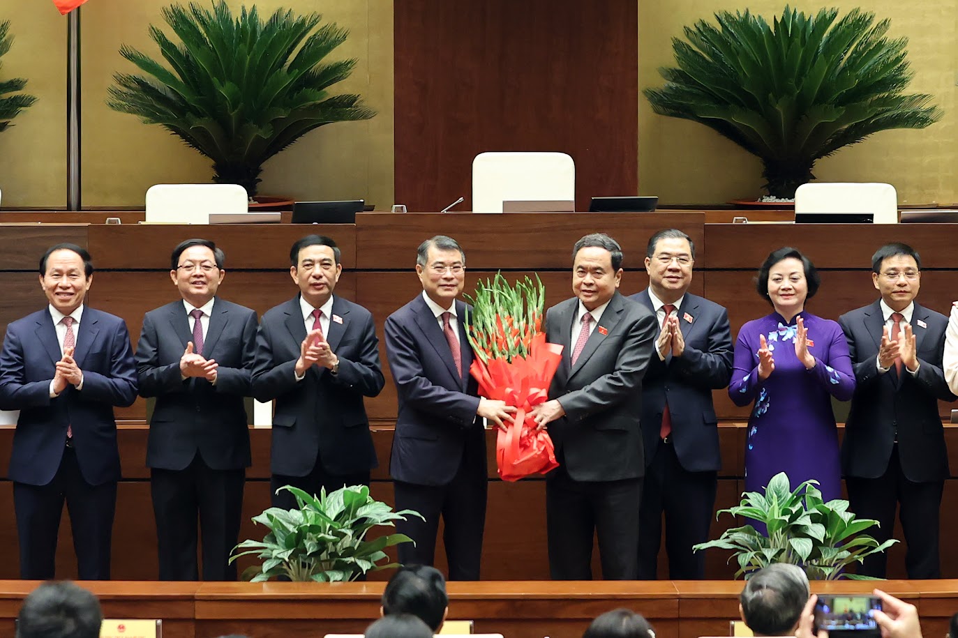 Quốc hội phê chuẩn bổ nhiệm 6 Phó Thủ tướng, Bộ trưởng và trưởng ngành nhiệm kỳ mới