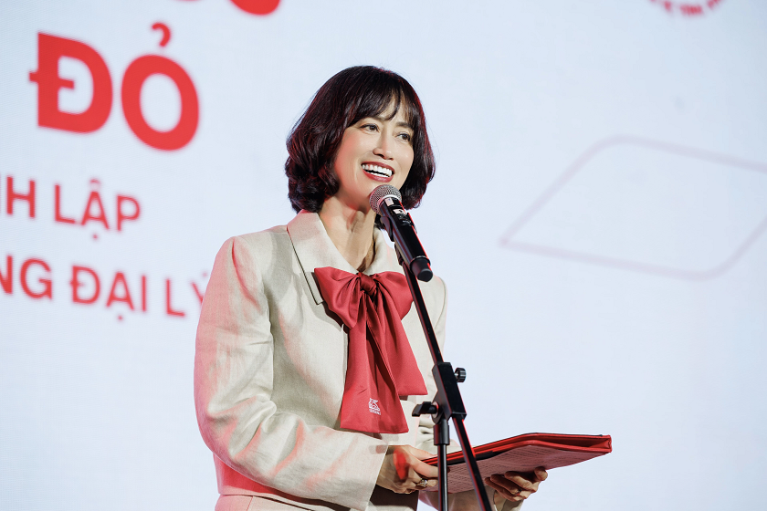 Bà Nguyễn Phương Anh - Tổng Giám đốc Generali Việt Nam chia sẻ tại sự kiện Bà Nguyễn Phương Anh - Tổng Giám đốc Generali Việt Nam chia sẻ tại sự kiện