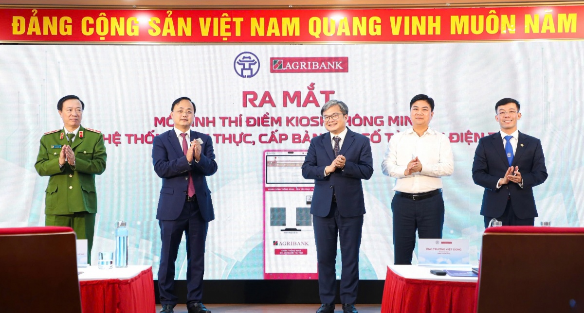 Agribank lan tỏa giá trị số từ Kiosk thông minh phục vụ hành chính công Agribank lan tỏa giá trị số từ Kiosk thông minh phục vụ hành chính công