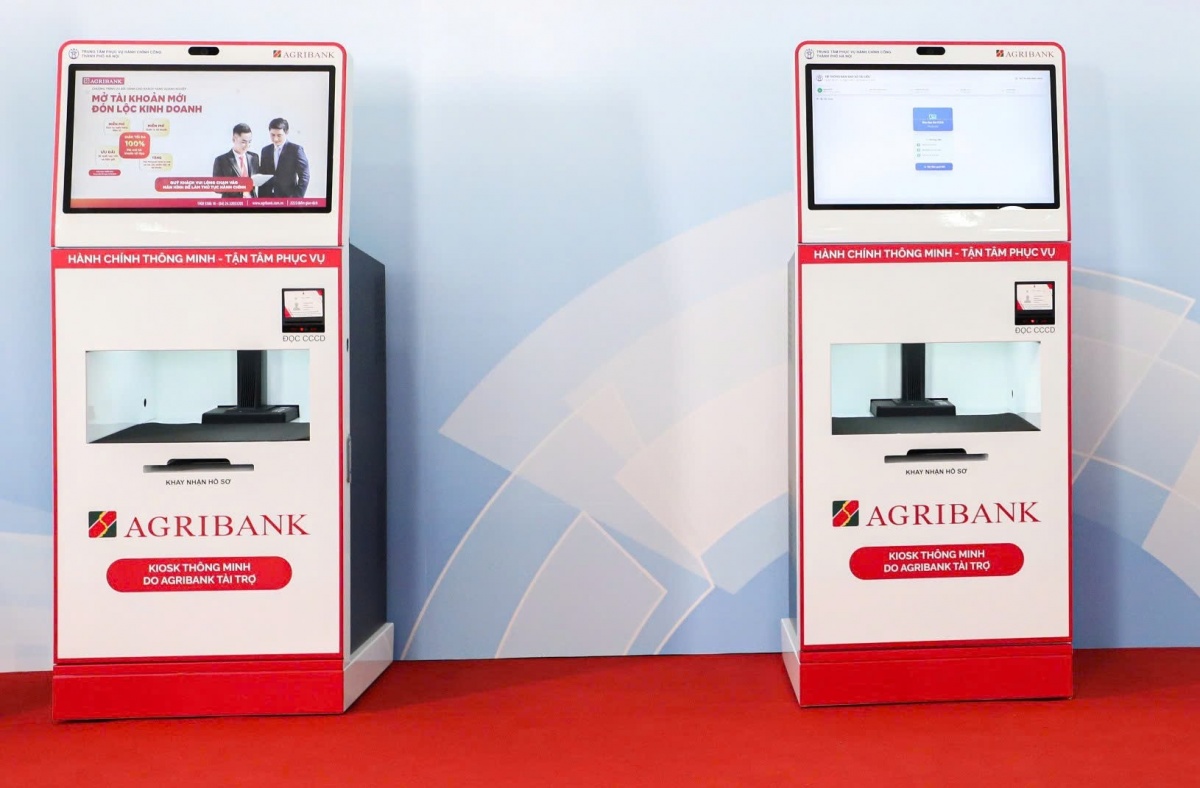 Agribank lan tỏa giá trị số từ Kiosk thông minh phục vụ hành chính công Agribank lan tỏa giá trị số từ Kiosk thông minh phục vụ hành chính công
