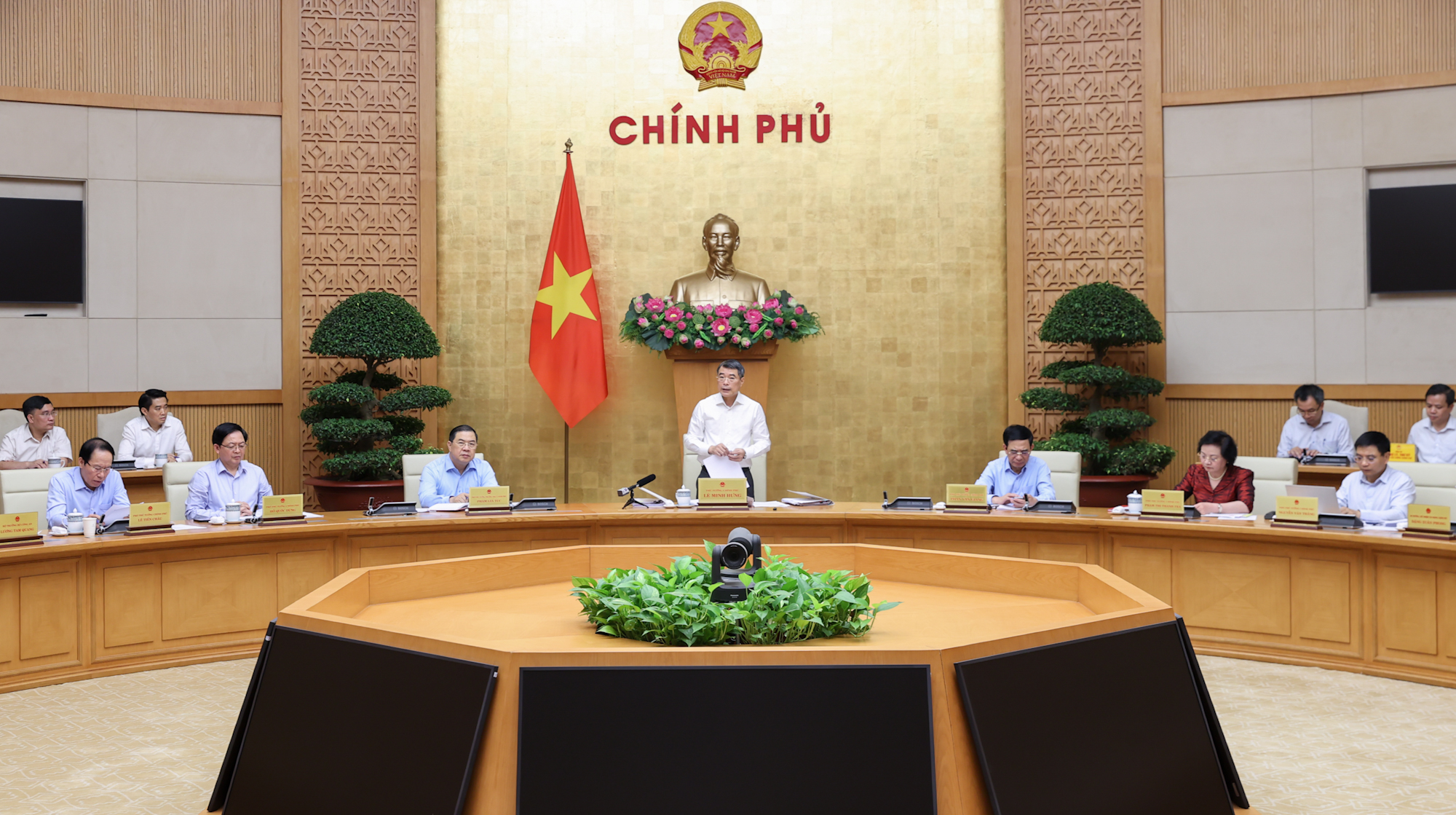 Thủ tướng Lê Minh Hưng chủ trì cuộc họp của Thường trực Đảng ủy Chính phủ và Thường trực Chính phủ- Ảnh 1.