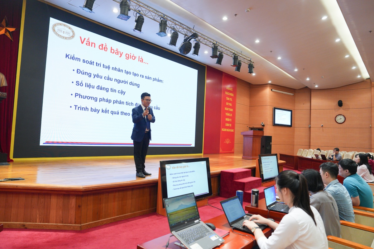 Ngân hàng Nhà nước đào tạo phân tích dữ liệu và lập báo cáo cho cán bộ, công chức