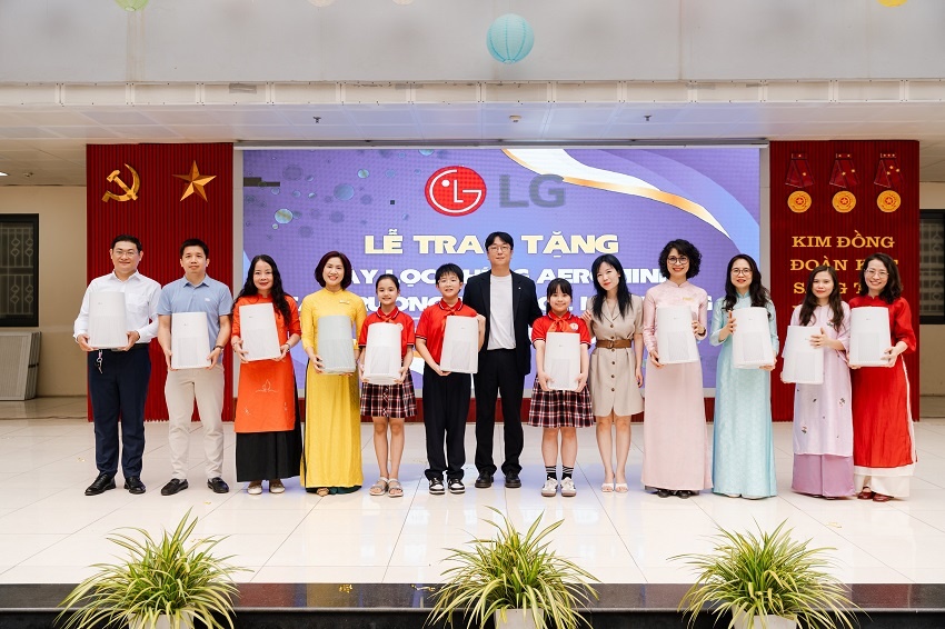 LG trao tặng 50 máy lọc không khí LG PuriCare AeroMini đến Trường Tiểu học Kim Đồng và Trường THCS Giảng Võ