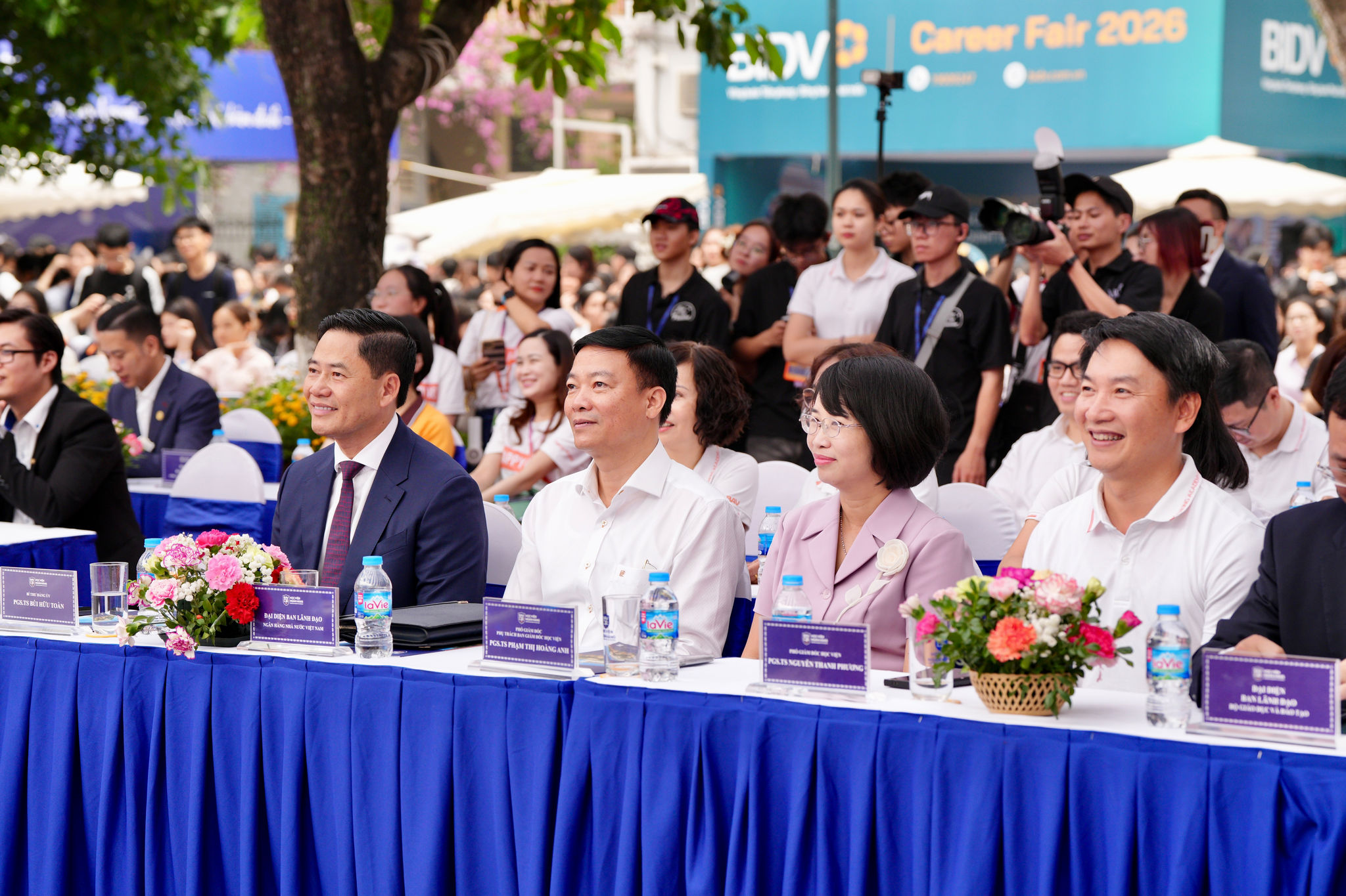 Hội chợ việc làm - Cầu nối nhân lực 2026: Mở rộng cơ hội kết nối sinh viên với nhà tuyển dụng Hội chợ việc làm - Cầu nối nhân lực 2026: Mở rộng cơ hội kết nối sinh viên với nhà tuyển dụng