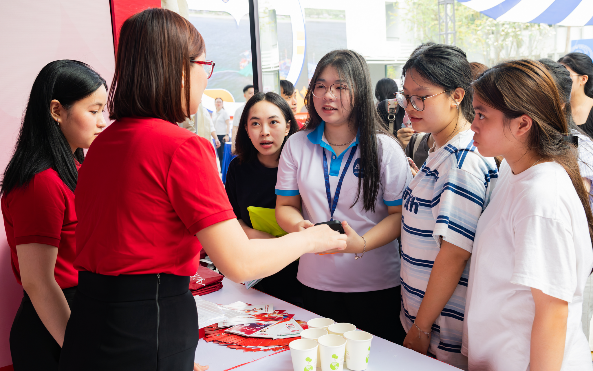 Hội chợ việc làm - Cầu nối nhân lực 2026: Mở rộng cơ hội kết nối sinh viên với nhà tuyển dụng Hội chợ việc làm - Cầu nối nhân lực 2026: Mở rộng cơ hội kết nối sinh viên với nhà tuyển dụng