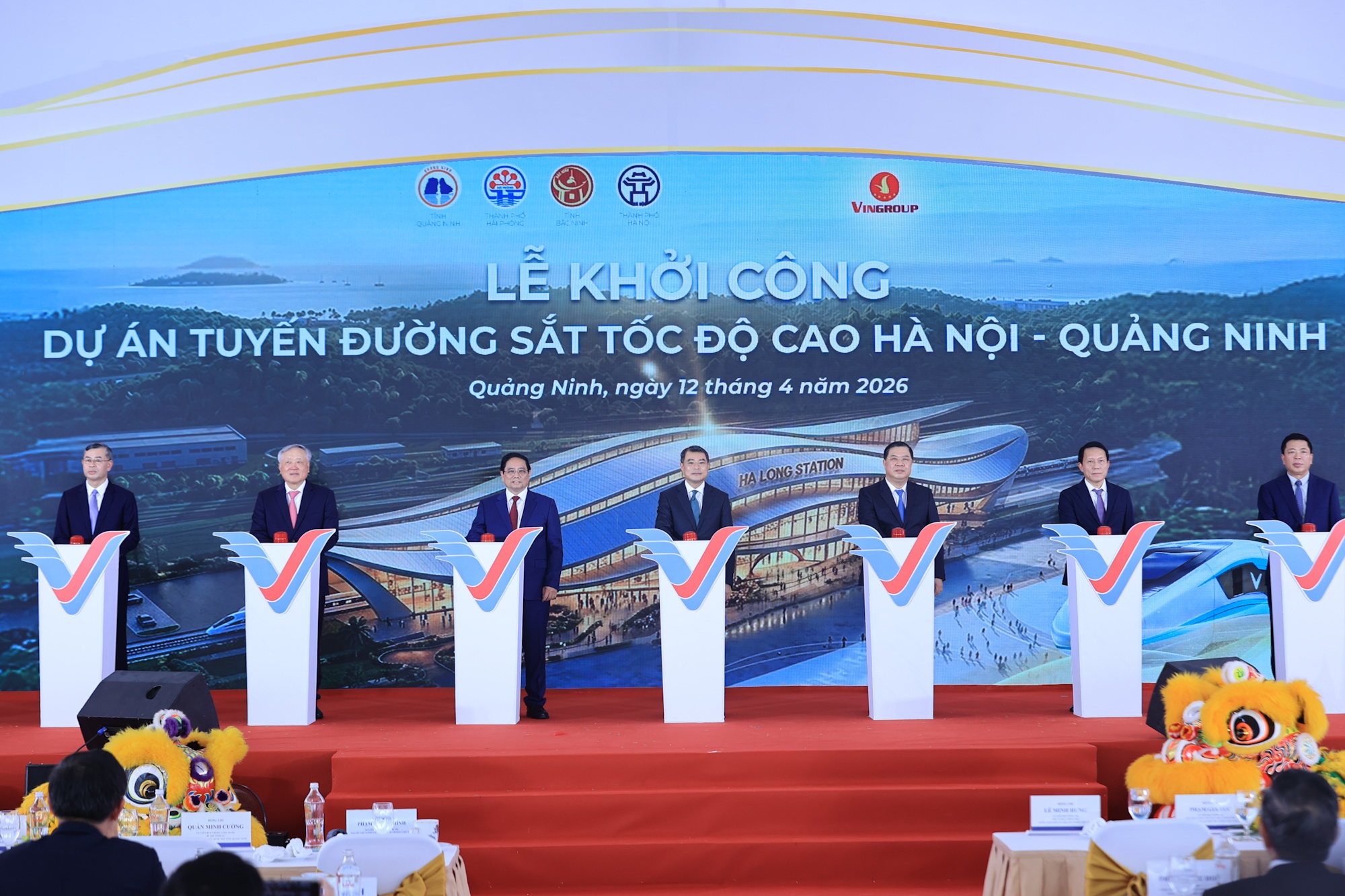 Thủ tướng Lê Minh Hưng và các đại biểu thực hiện nghi thức khởi công tuyến đường sắt tốc độ cao Hà Nội-Quảng Ninh - Ảnh: VGP/Nhật Bắc