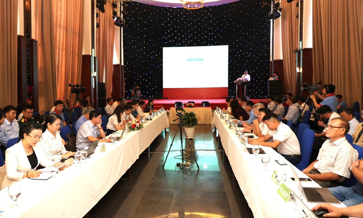 Quang cảnh diễn đàn