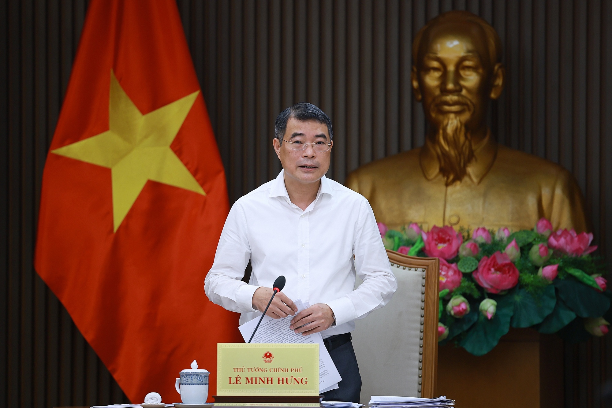 Thủ tướng nêu rõ, Chính phủ đang quyết liệt, tập trung chỉ đạo giải quyết dứt điểm những vấn đề, dự án tồn đọng kéo dài, quyết tâm xử lý, tháo gỡ những khó khăn, vướng mắc - Ảnh: VGP/Nhật Bắc Thủ tướng nêu rõ, Chính phủ đang quyết liệt, tập trung chỉ đạo giải quyết dứt điểm những vấn đề, dự án tồn đọng kéo dài, quyết tâm xử lý, tháo gỡ những khó khăn, vướng mắc - Ảnh: VGP/Nhật Bắc