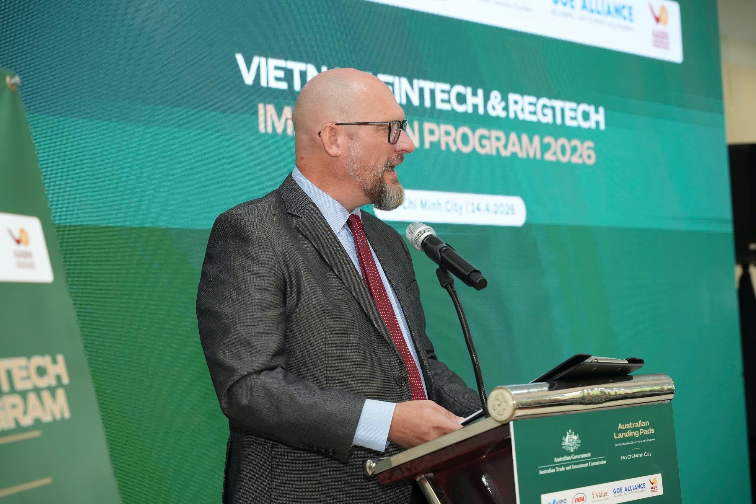 Ông Rich McClellan, CEO Cơ quan điều hành Trung tâm Tài chính Quốc tế Việt Nam tại TP. Hồ Chí Minh phát biểu tại sự kiện.