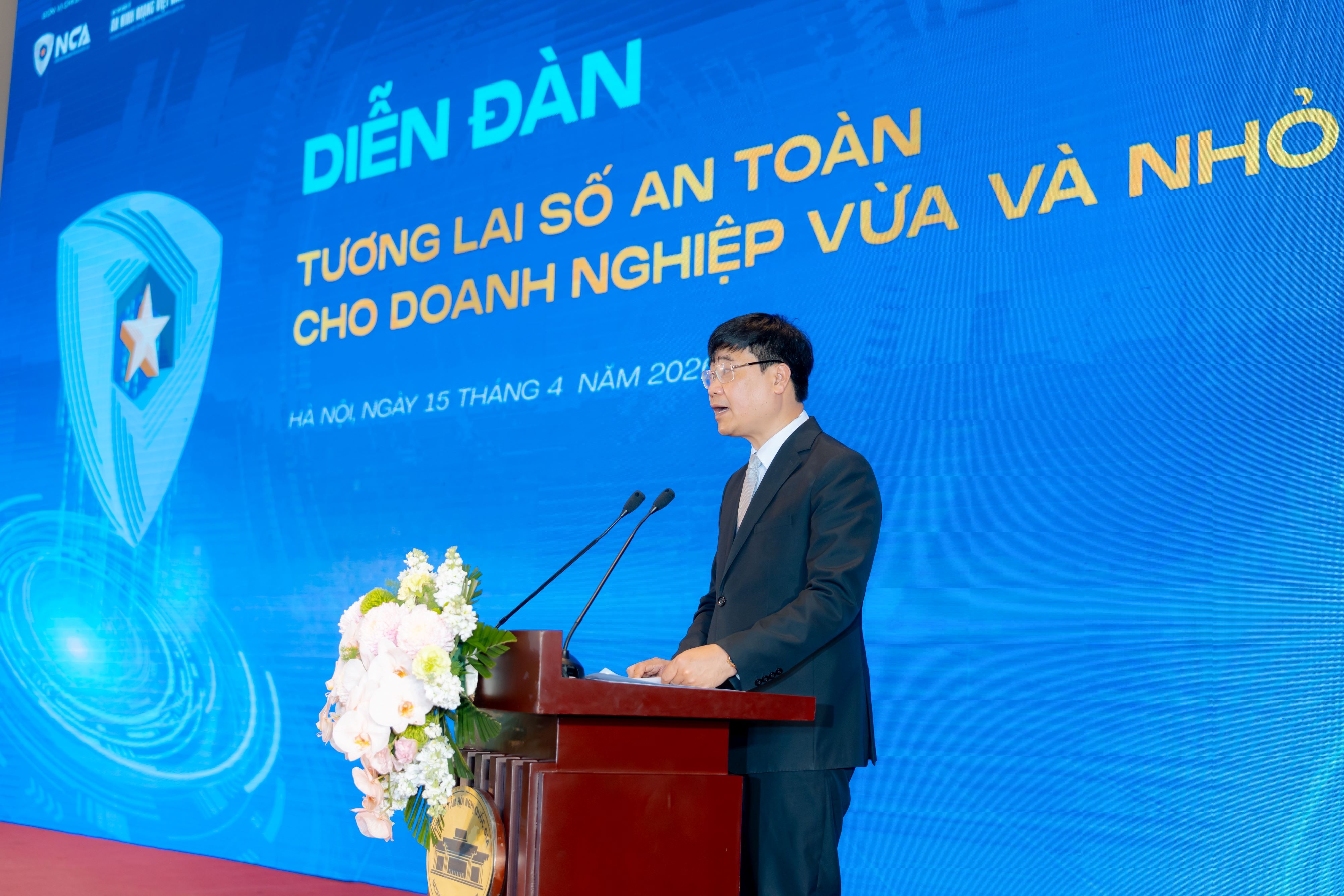 Đại tá Nguyễn Hồng Quân cho rằng phần lớn SME còn hạn chế về nguồn lực, thiếu nhân sự công nghệ và kinh nghiệm ứng phó với rủi ro. Đại tá Nguyễn Hồng Quân cho rằng phần lớn SME còn hạn chế về nguồn lực, thiếu nhân sự công nghệ và kinh nghiệm ứng phó với rủi ro.