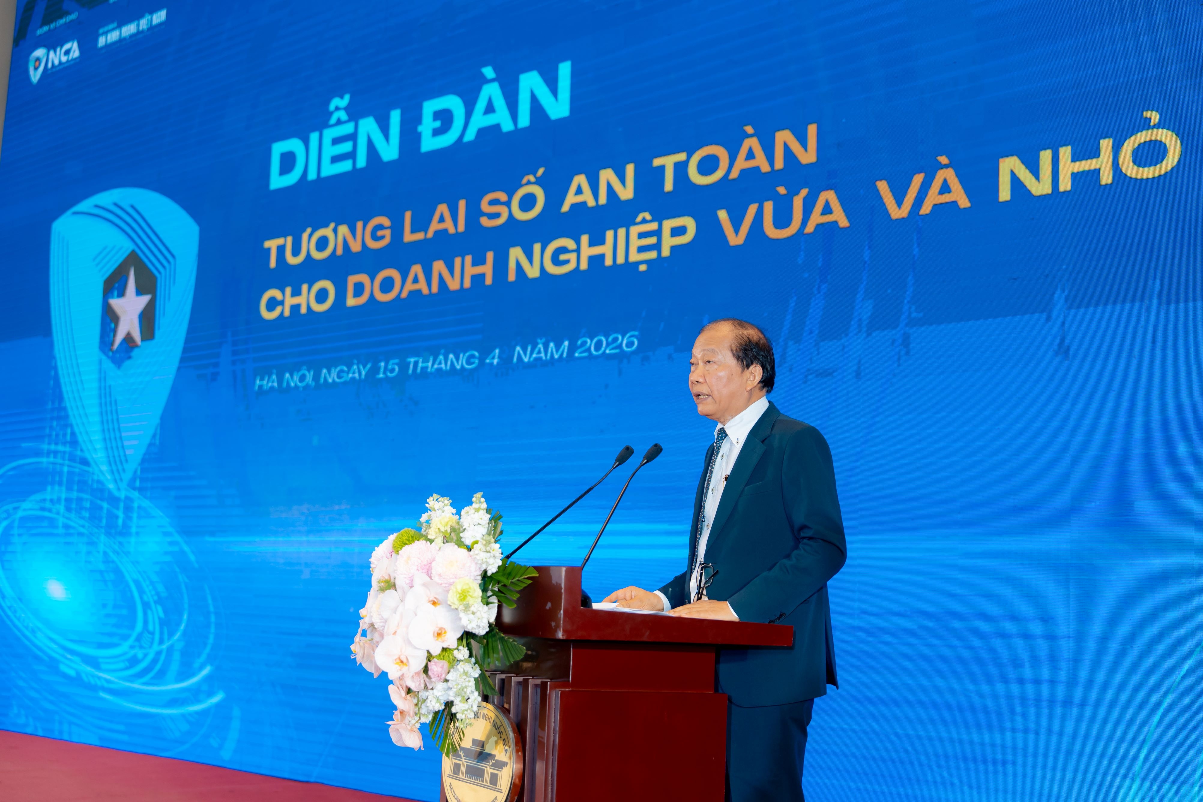 Ông Hoàng Quang Phòng chỉ ra rằng, rủi ro an ninh mạng hiện nay không còn mang tính kỹ thuật đơn thuần mà đã trở thành yếu tố có thể cản trở trực tiếp đến sự tồn tại của doanh nghiệp. Ông Hoàng Quang Phòng chỉ ra rằng, rủi ro an ninh mạng hiện nay không còn mang tính kỹ thuật đơn thuần mà đã trở thành yếu tố có thể cản trở trực tiếp đến sự tồn tại của doanh nghiệp.