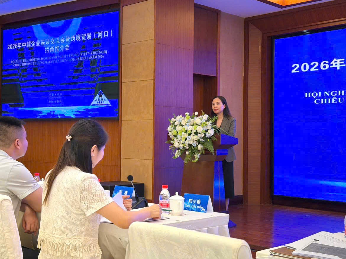 Bà Nguyễn Thị Thu Thủy - Phó Giám đốc Trung tâm Hỗ trợ xúc tiến thương mại và đầu tư phát biểu tại Tọa đàm