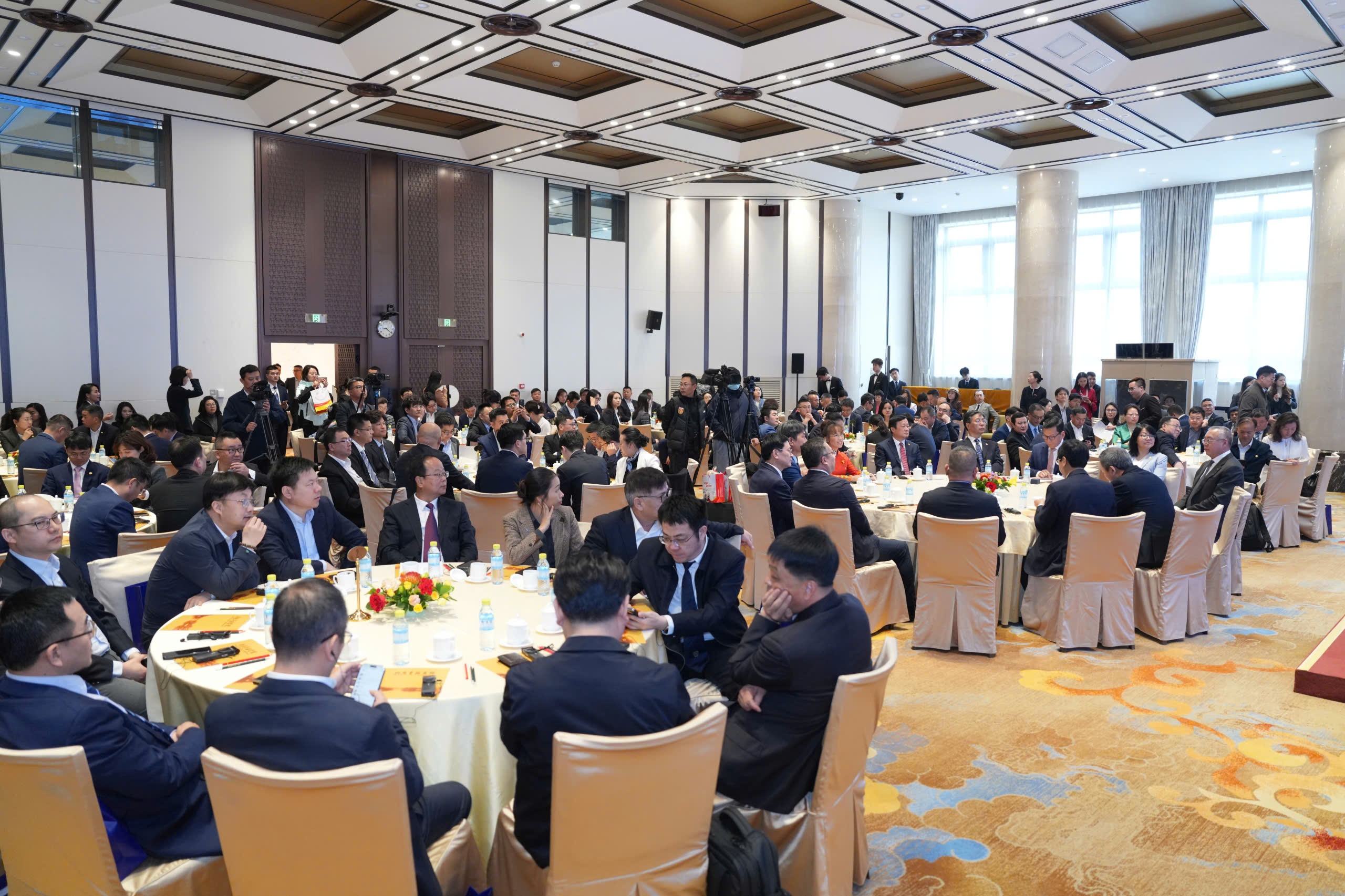 Hội nghị quy tụ gần 200 đại diện doanh nghiệp, tập đoàn, nhà đầu tư hàng đầu Trung Quốc Hội nghị quy tụ gần 200 đại diện doanh nghiệp, tập đoàn, nhà đầu tư hàng đầu Trung Quốc