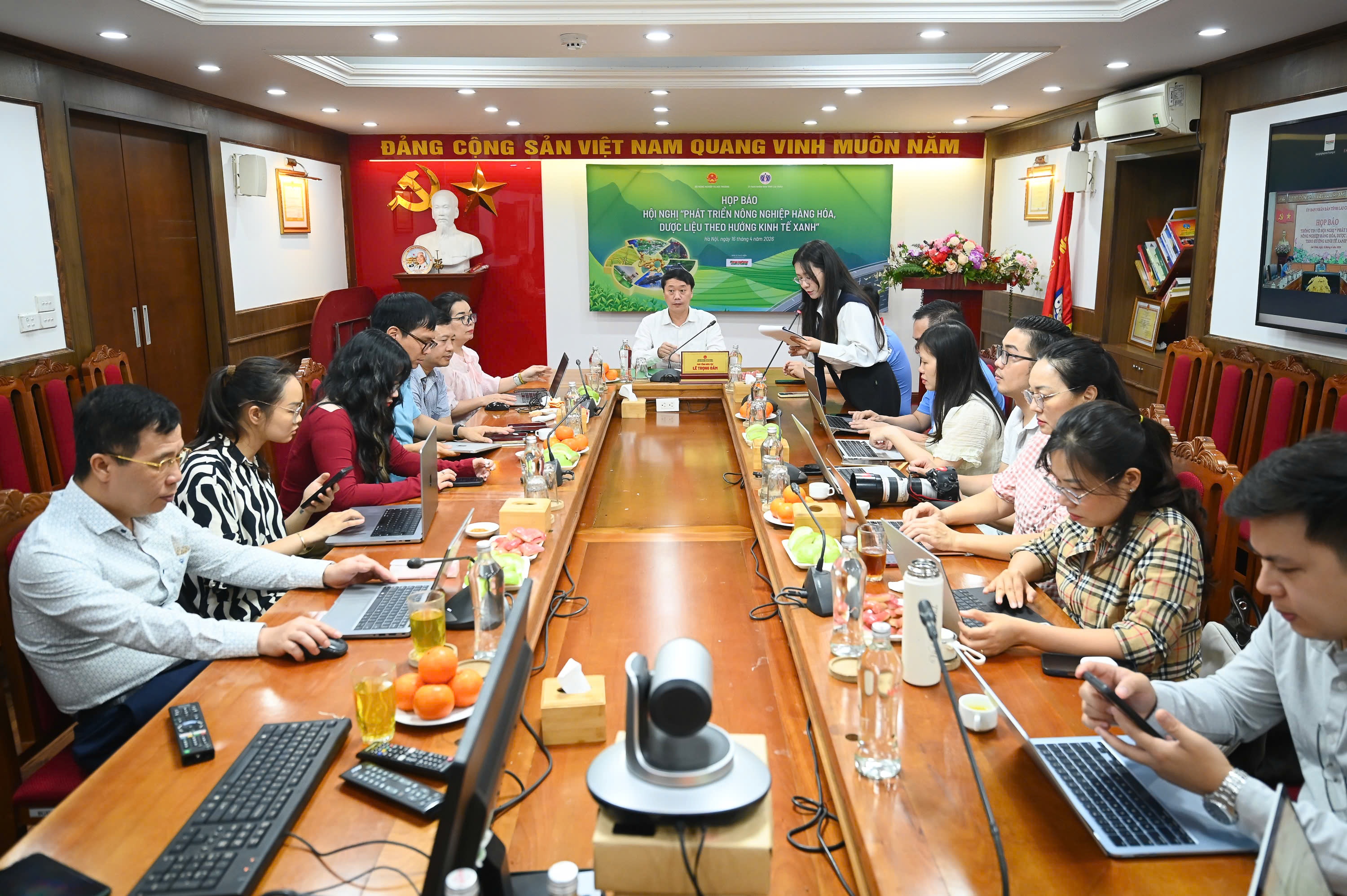 Quang cảnh họp báo Quang cảnh họp báo