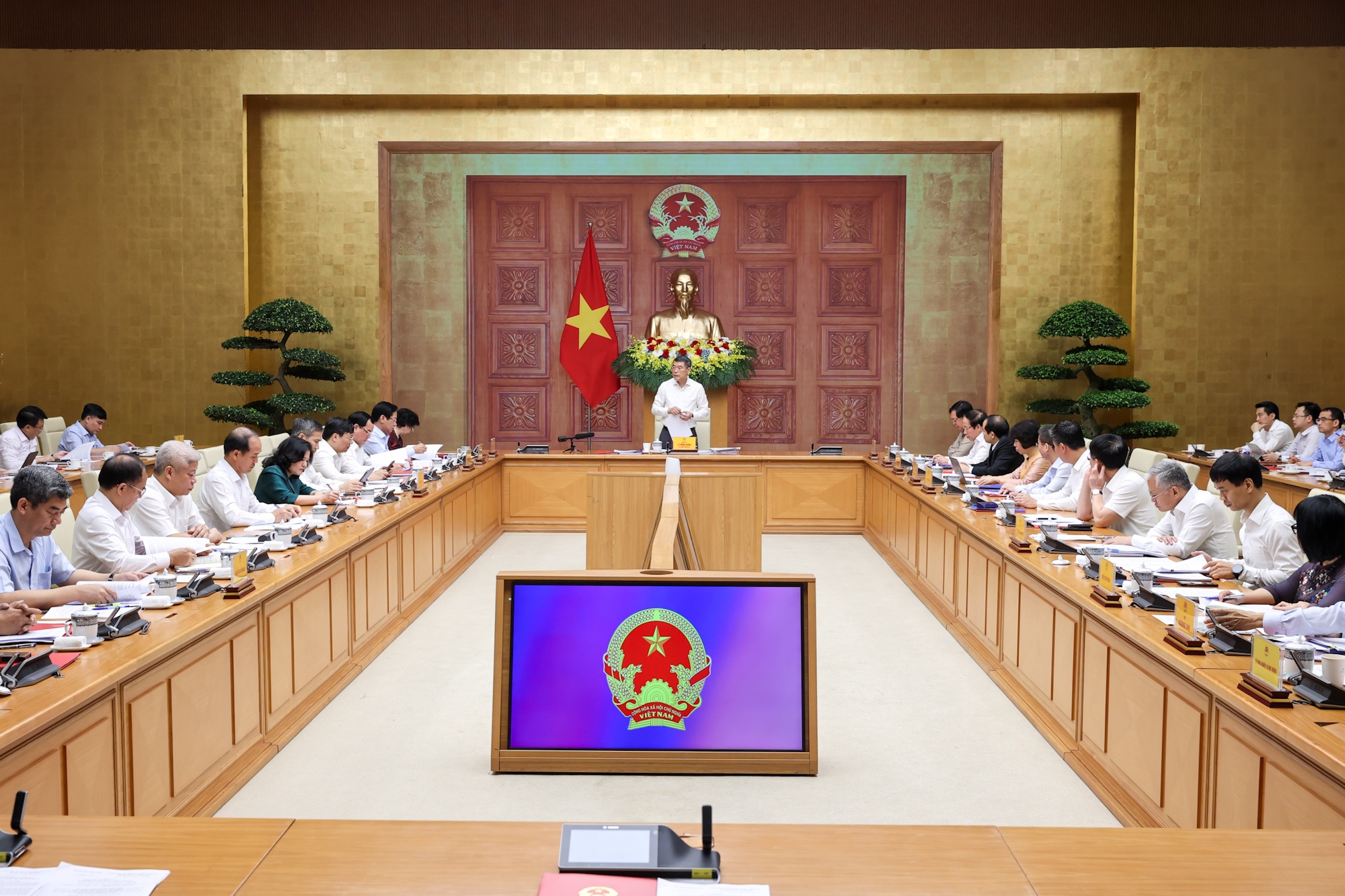 Thủ tướng chủ trì cuộc làm việc - Ảnh: VGP/Nhật Bắc