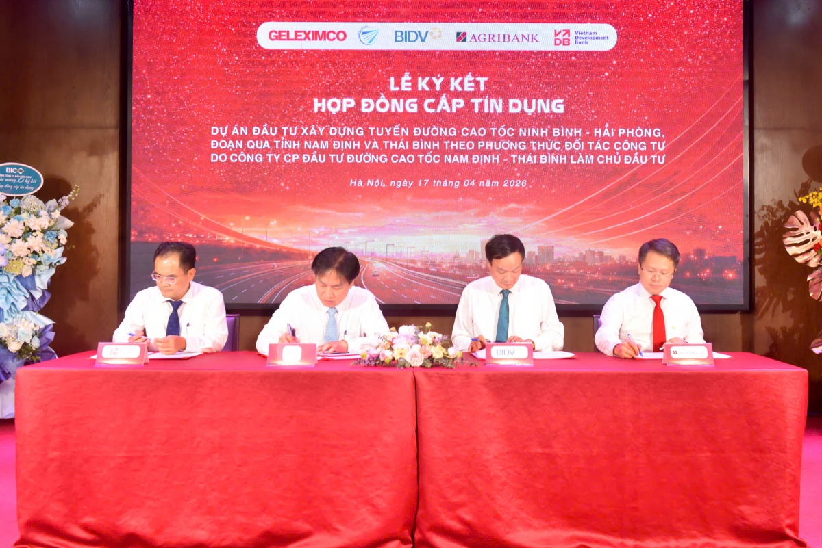 Đại diện các bên thực hiện nghi thức ký kết hợp đồng cấp tín dụng Dự án cao tốc Ninh Bình – Hải Phòng, đánh dấu bước triển khai quan trọng trong thu xếp nguồn vốn cho công trình hạ tầng trọng điểm. Đại diện các bên thực hiện nghi thức ký kết hợp đồng cấp tín dụng Dự án cao tốc Ninh Bình – Hải Phòng, đánh dấu bước triển khai quan trọng trong thu xếp nguồn vốn cho công trình hạ tầng trọng điểm.