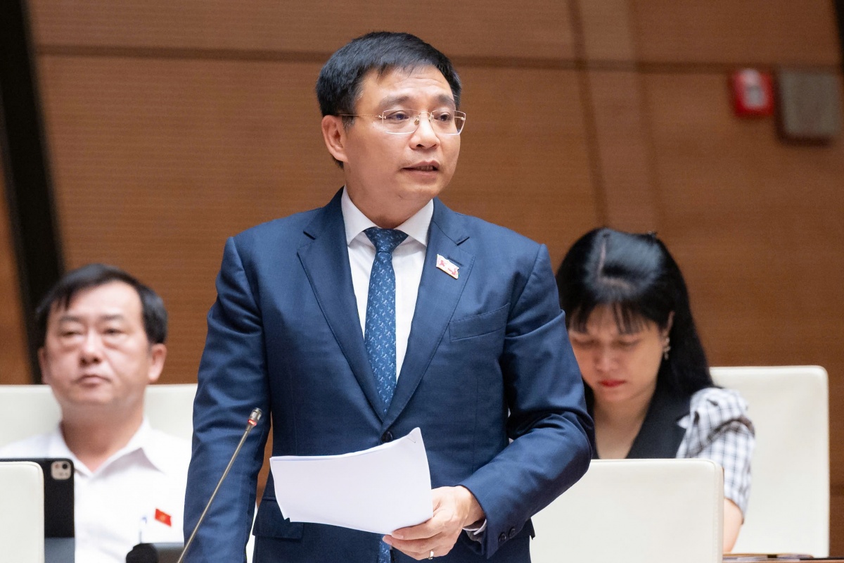 Phó Thủ tướng: Phát triển mạnh thị trường chứng khoán để giảm tải cho hệ thống ngân hàng Phó Thủ tướng: Phát triển mạnh thị trường chứng khoán để giảm tải cho hệ thống ngân hàng