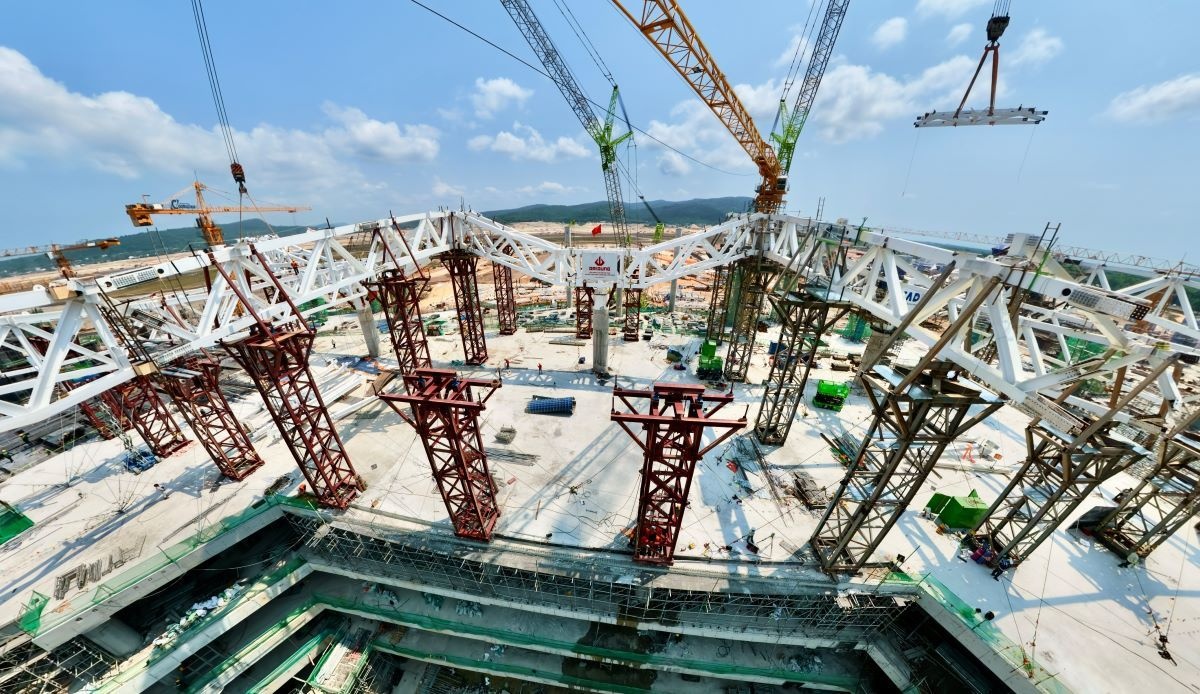 Lắp đặt kết cấu thép mái cho Nhà ga hành khách T2