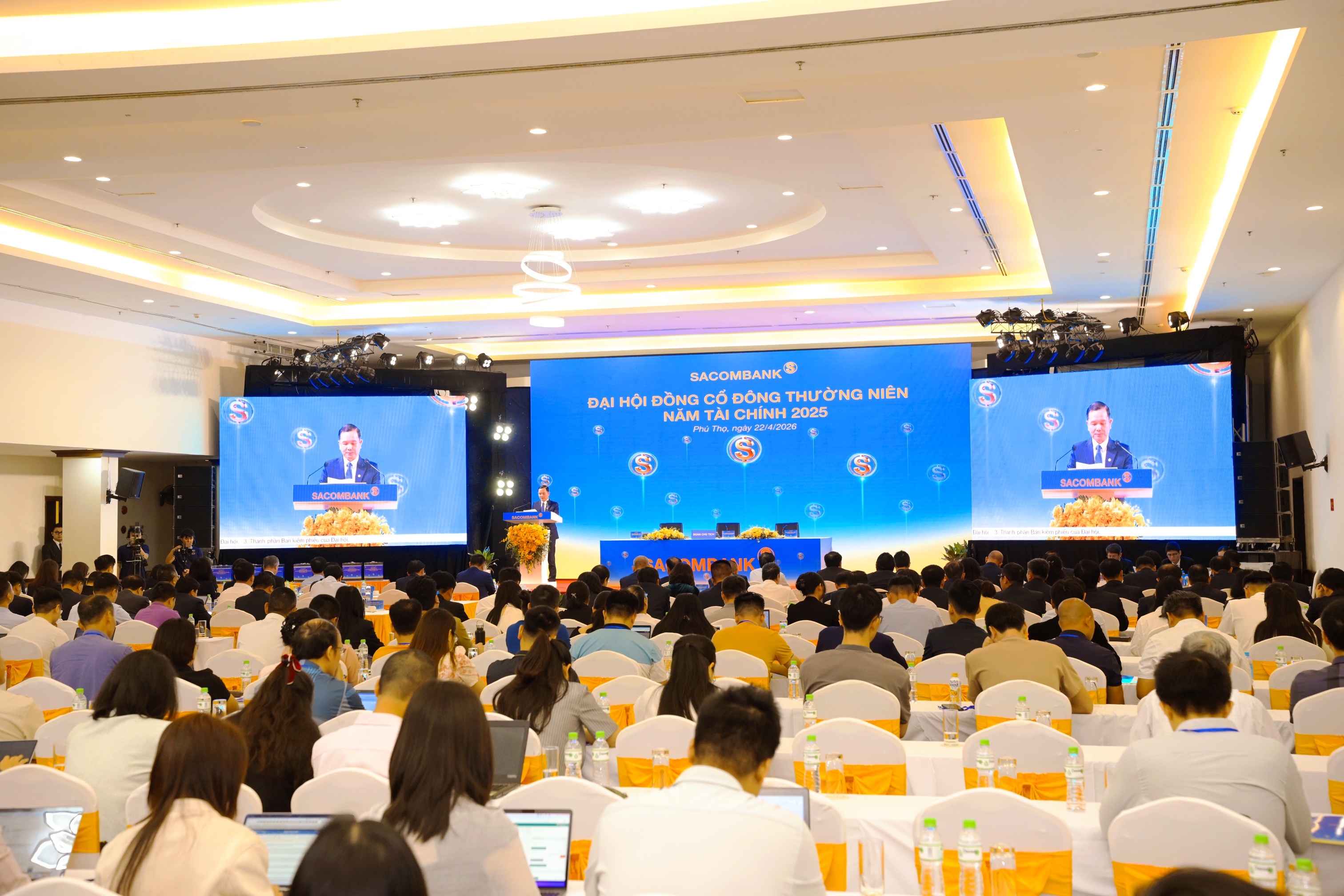 Toàn cảnh Đại hội đồng cổ đông năm tài chính 2025 của SACOMBANK Toàn cảnh Đại hội đồng cổ đông năm tài chính 2025 của SACOMBANK