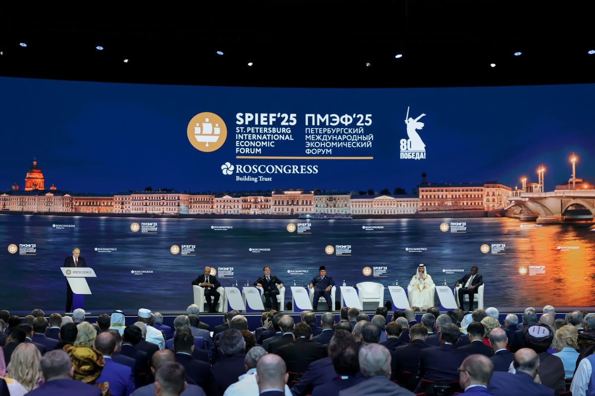 Tổng thống Liên bang Nga Vladimir Putin phát biểu tại phiên họp toàn thể của Diễn đàn Kinh tế Quốc tế St. Petersburg lần thứ 28 (SPIEF 2025) (Ảnh: Roscongress) Tổng thống Liên bang Nga Vladimir Putin phát biểu tại phiên họp toàn thể của Diễn đàn Kinh tế Quốc tế St. Petersburg lần thứ 28 (SPIEF 2025) (Ảnh: Roscongress)