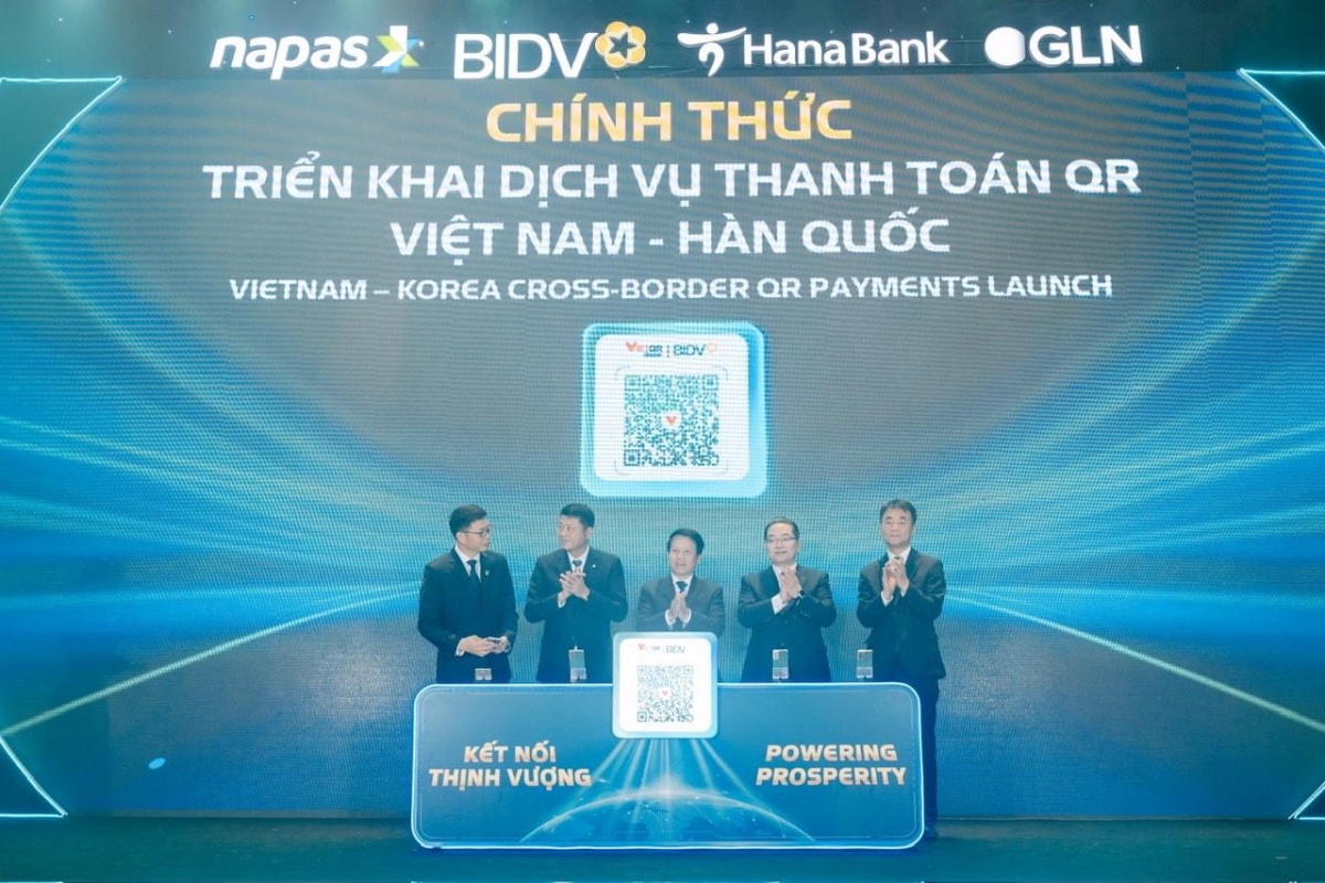 Đại diện Lãnh đạo NHNN, NAPAS, GLN và Hana Bank bấm nút ra mắt dịch vụ thanh toán QR Việt Nam - Hàn Quốc Đại diện Lãnh đạo NHNN, NAPAS, GLN và Hana Bank bấm nút ra mắt dịch vụ thanh toán QR Việt Nam - Hàn Quốc