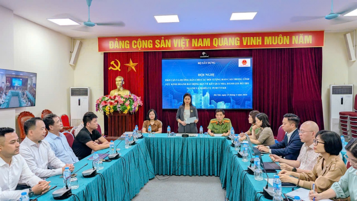 bà Hoàng Thu Hằng, Phó Cục trưởng Cục Quản lý Nhà và thị trường bất động sản (Bộ Xây dựng) 